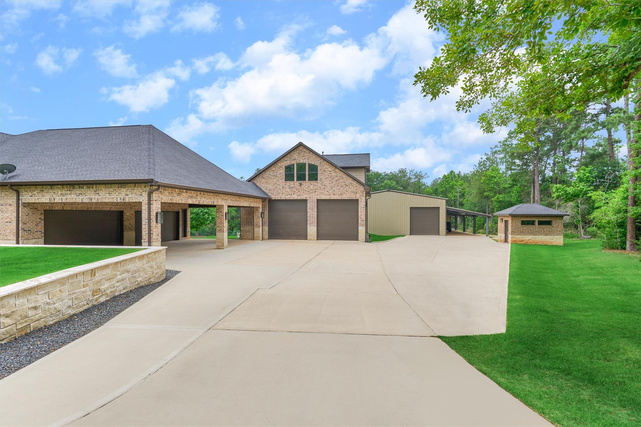 Montgomery, Texas, 77316, United States, 5 Bedrooms Bedrooms, ,8 BathroomsBathrooms,Residential,Active,1953008