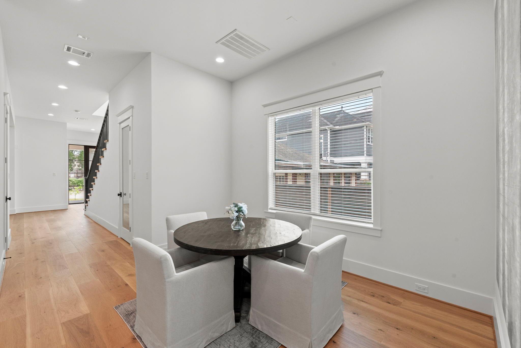 Houston, Texas, 77008, United States, 4 Bedrooms Bedrooms, ,5 BathroomsBathrooms,Residential,Active,1990668