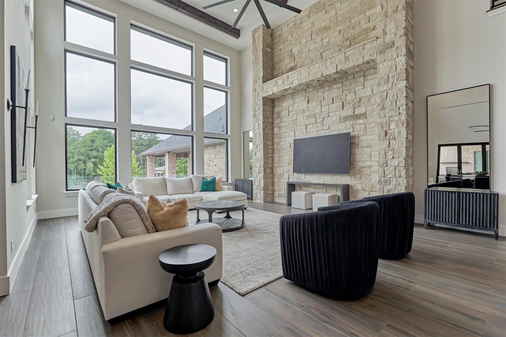 Montgomery, Texas, 77316, United States, 5 Bedrooms Bedrooms, ,8 BathroomsBathrooms,Residential,Active,1953008