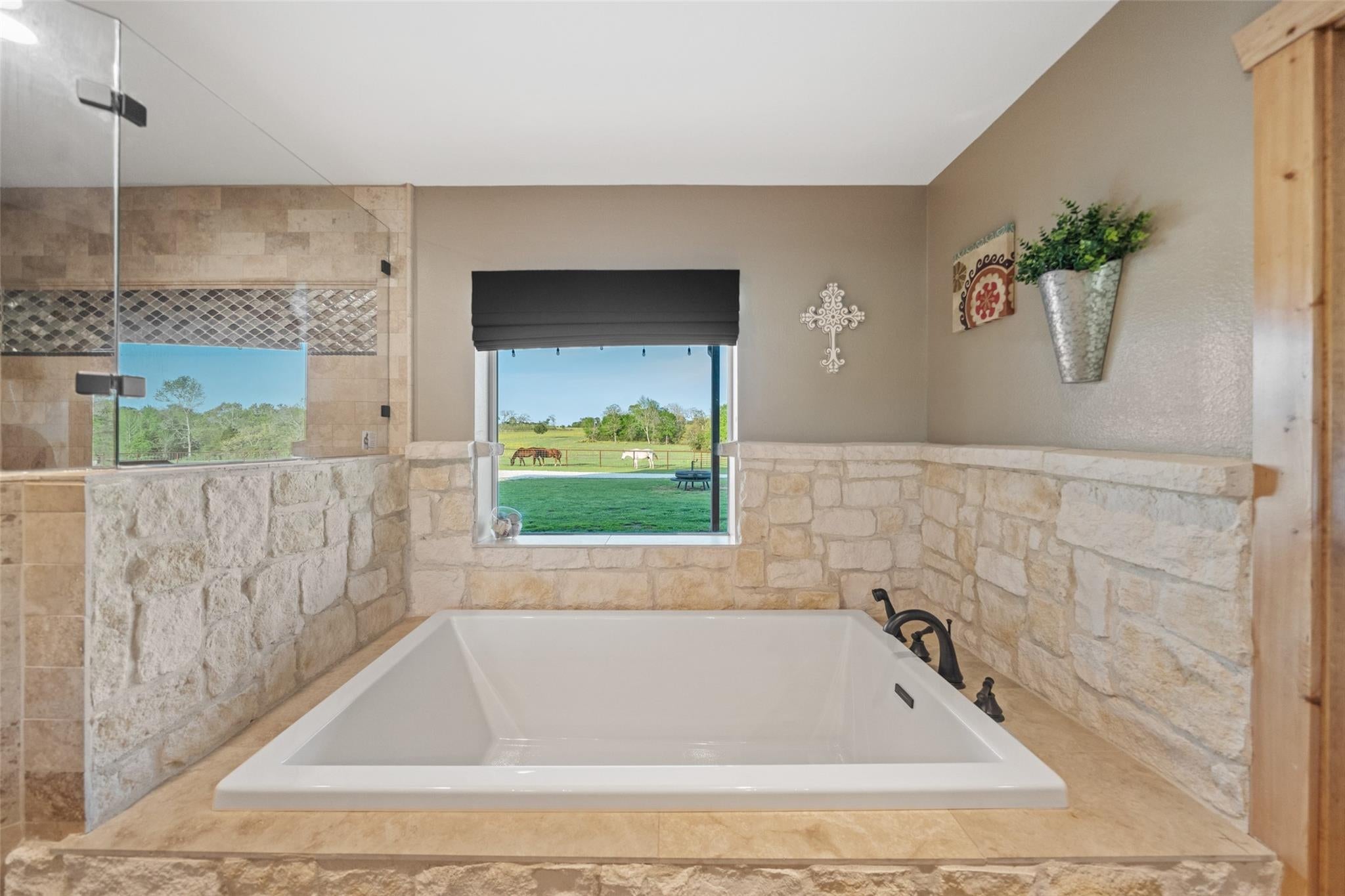 Centerville, Texas, 75833, United States, 6 Bedrooms Bedrooms, ,3 BathroomsBathrooms,Residential,Active,1862877