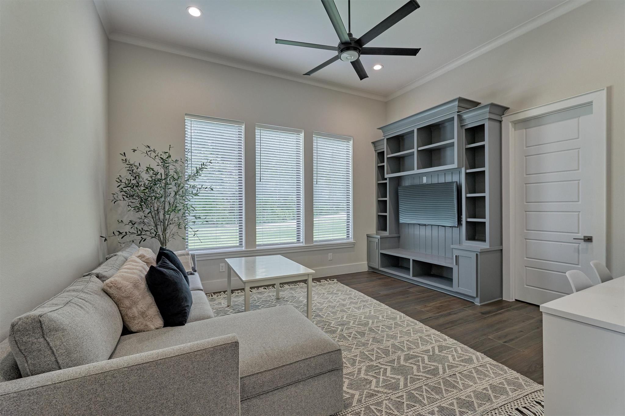 Montgomery, Texas, 77316, United States, 5 Bedrooms Bedrooms, ,8 BathroomsBathrooms,Residential,Active,1953008