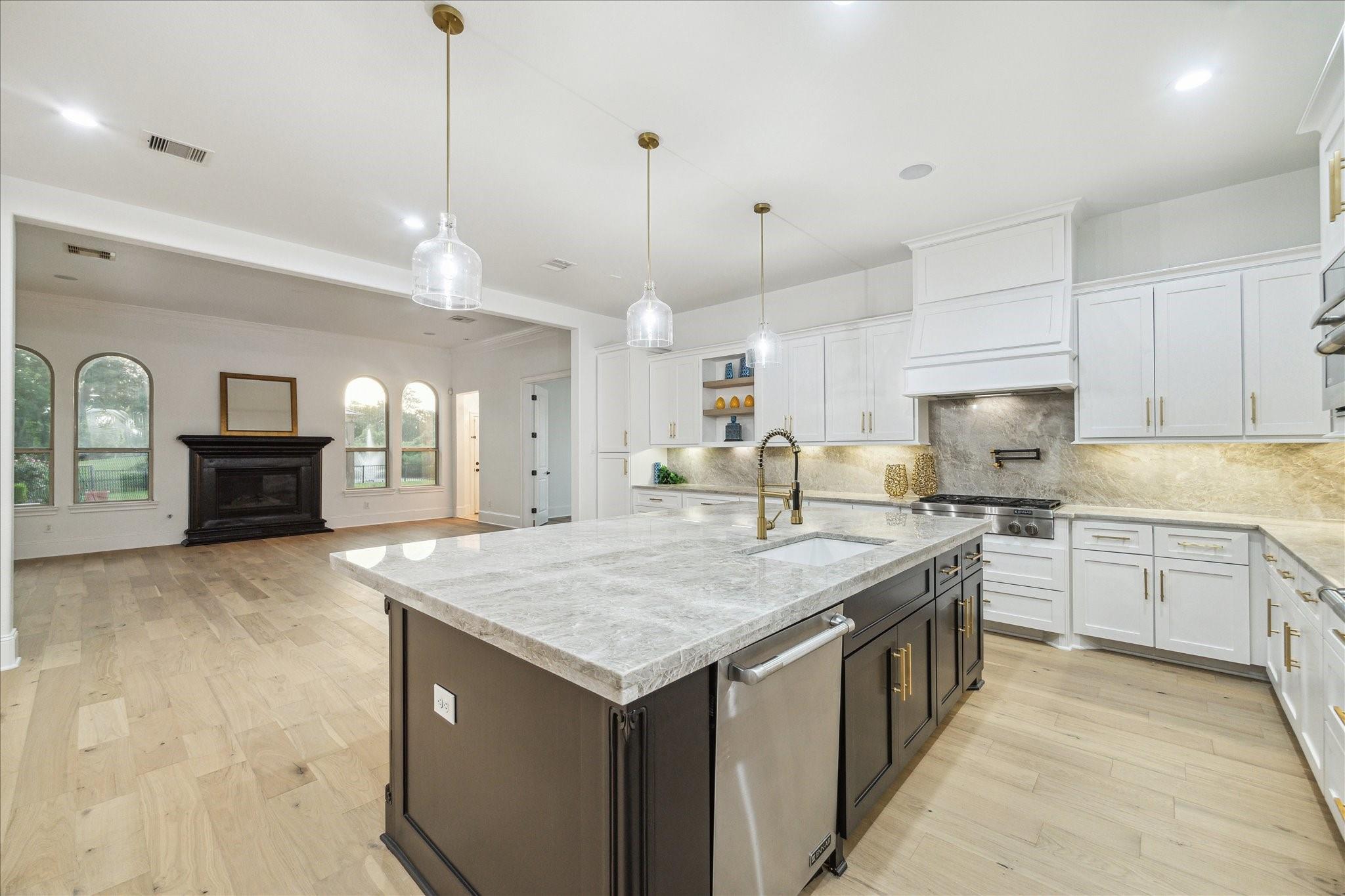 Missouri City, Texas, 77459, United States, 5 Bedrooms Bedrooms, ,7 BathroomsBathrooms,Residential,Active,2015465