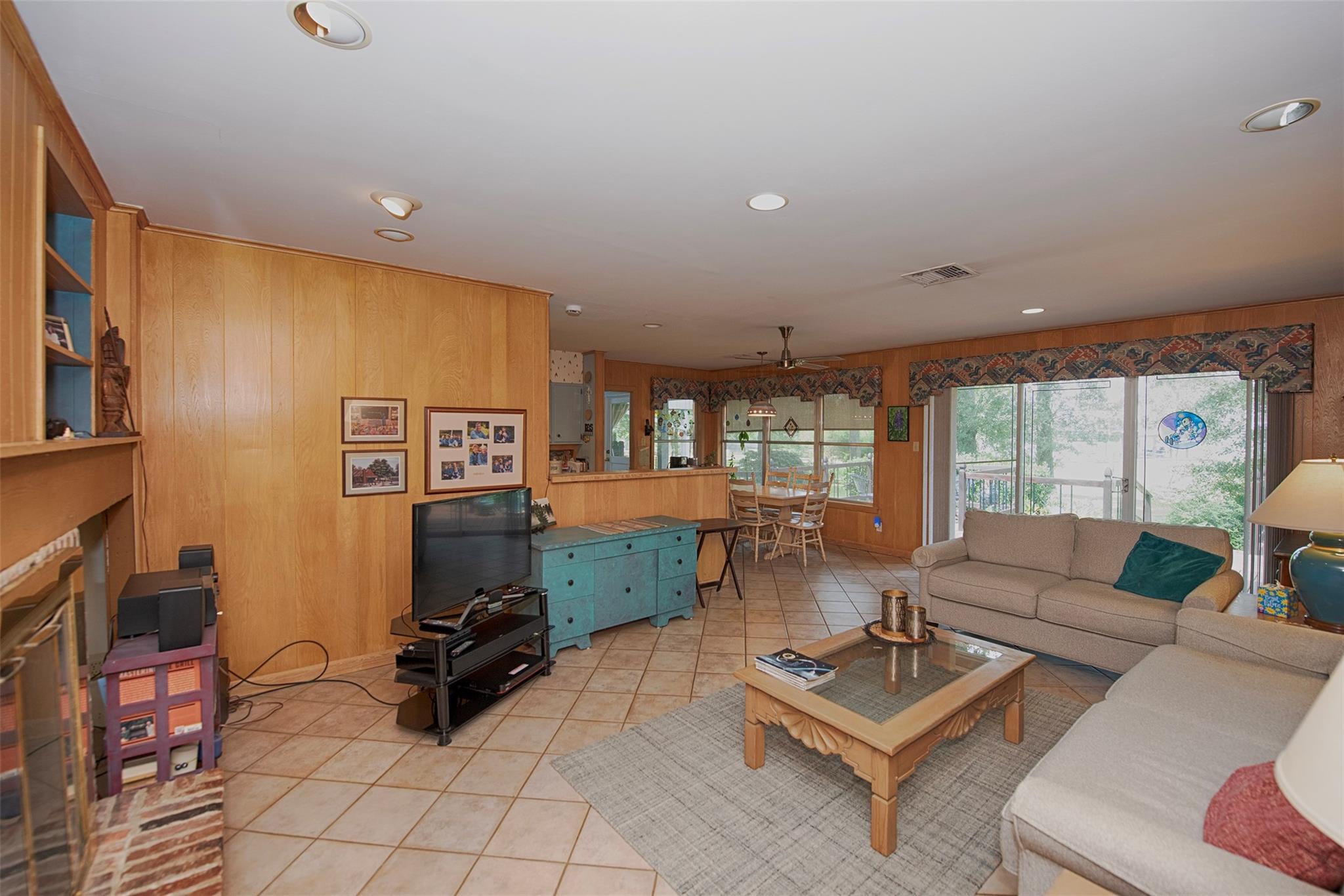 Taylor Lake Village, Texas, 77586, United States, 3 Bedrooms Bedrooms, ,3 BathroomsBathrooms,Residential,Active,1953995