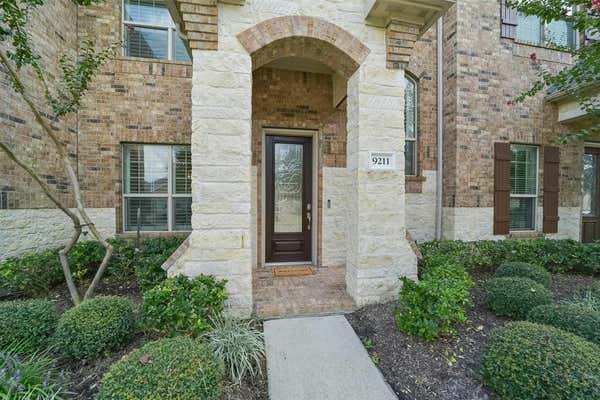 9211 MONARCH MIST LN, HOUSTON, TX 77070, photo 3 of 32