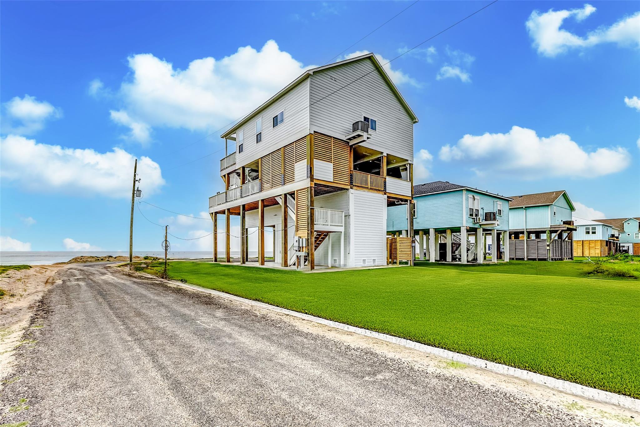 Gilchrist, Texas, 77617, United States, 3 Bedrooms Bedrooms, ,4 BathroomsBathrooms,Residential,Active,1761250