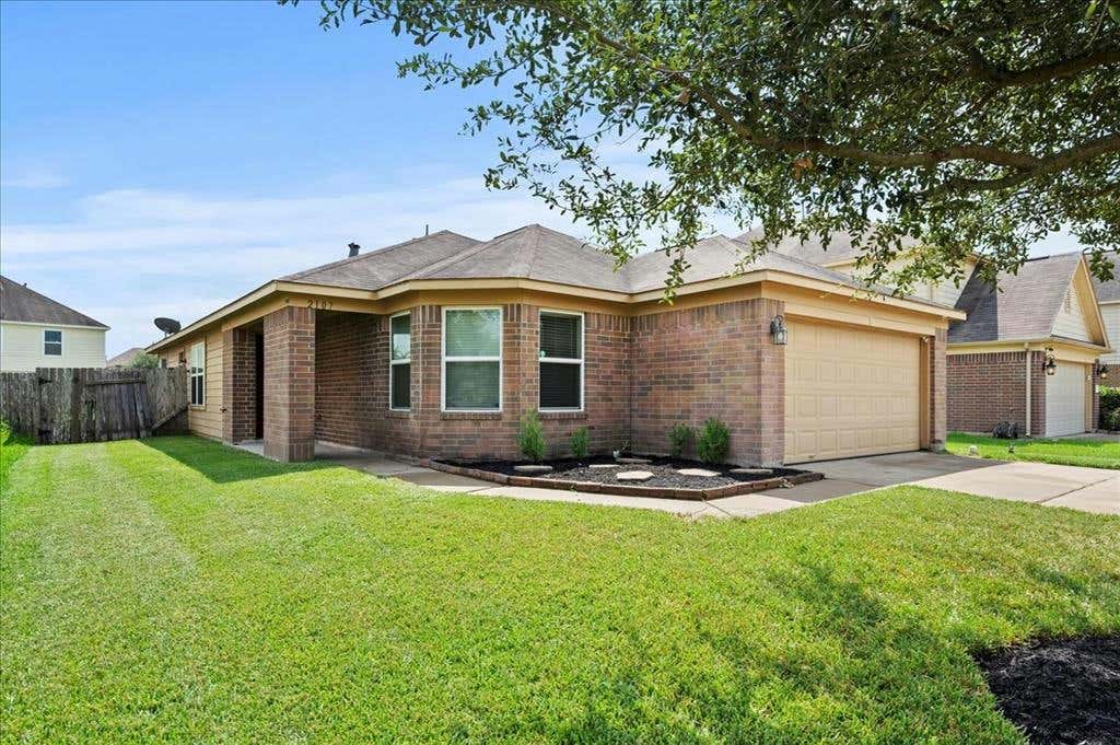 2107 BISHOP HOLLOW LN, ROSENBERG, TX 77471, photo 1 of 22