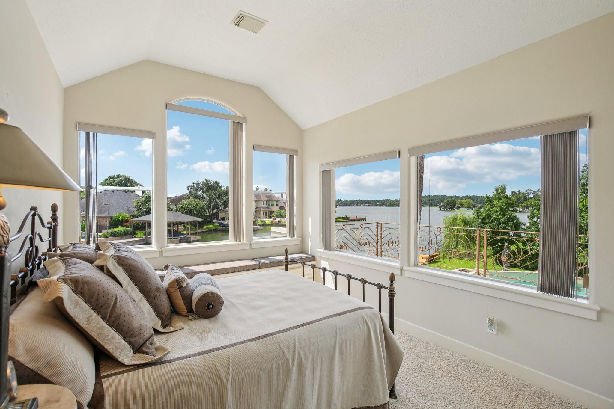 Montgomery, Texas, 77356, United States, 4 Bedrooms Bedrooms, ,5 BathroomsBathrooms,Residential,Active,1894542