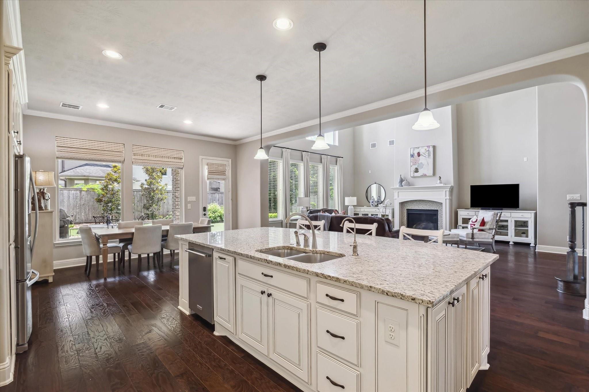 Sugar Land, Texas, 77479, United States, 5 Bedrooms Bedrooms, ,5 BathroomsBathrooms,Residential,Active,1894213