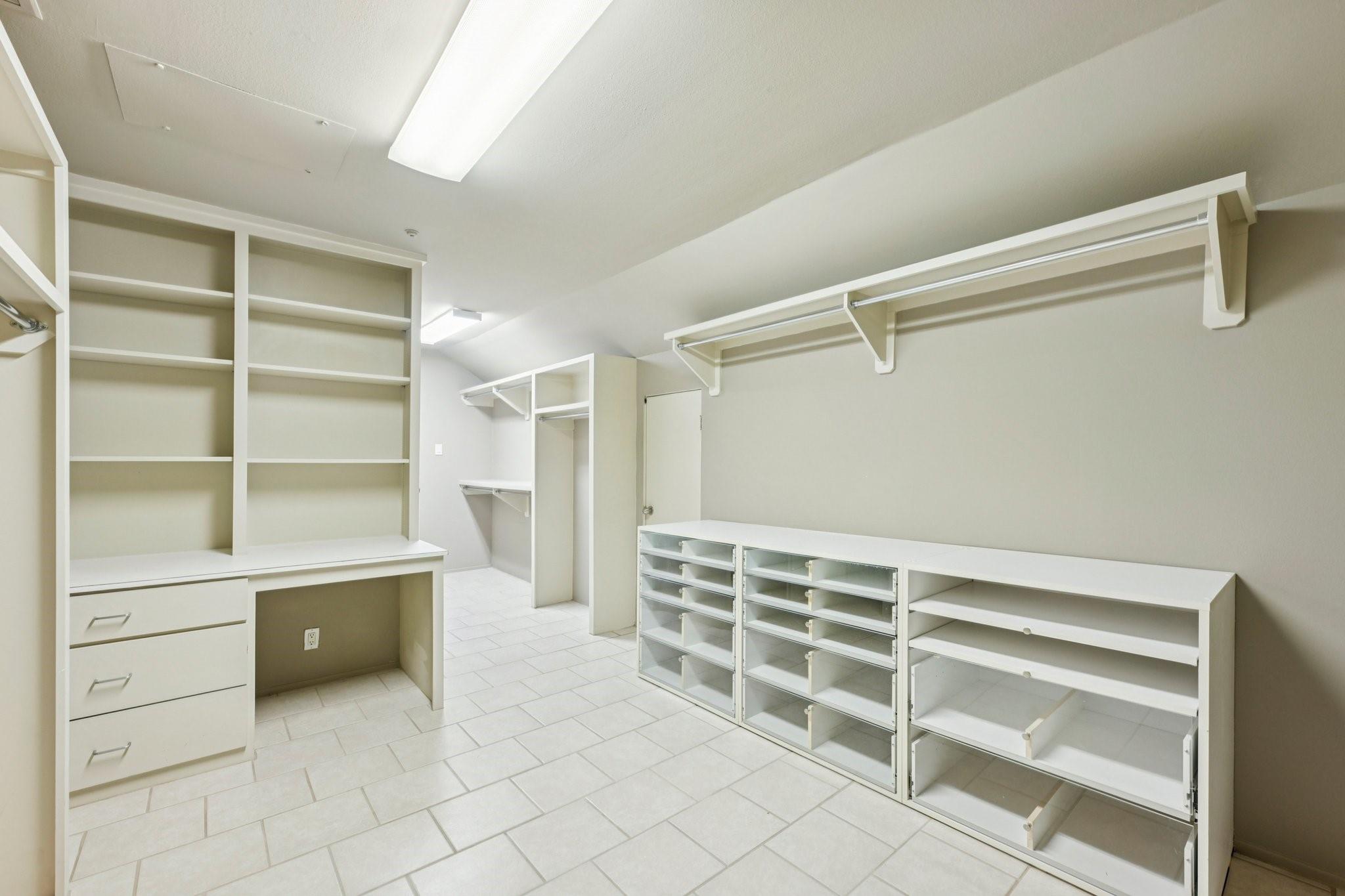 Houston, Texas, 77027, United States, 3 Bedrooms Bedrooms, ,4 BathroomsBathrooms,Residential,Active,1969670