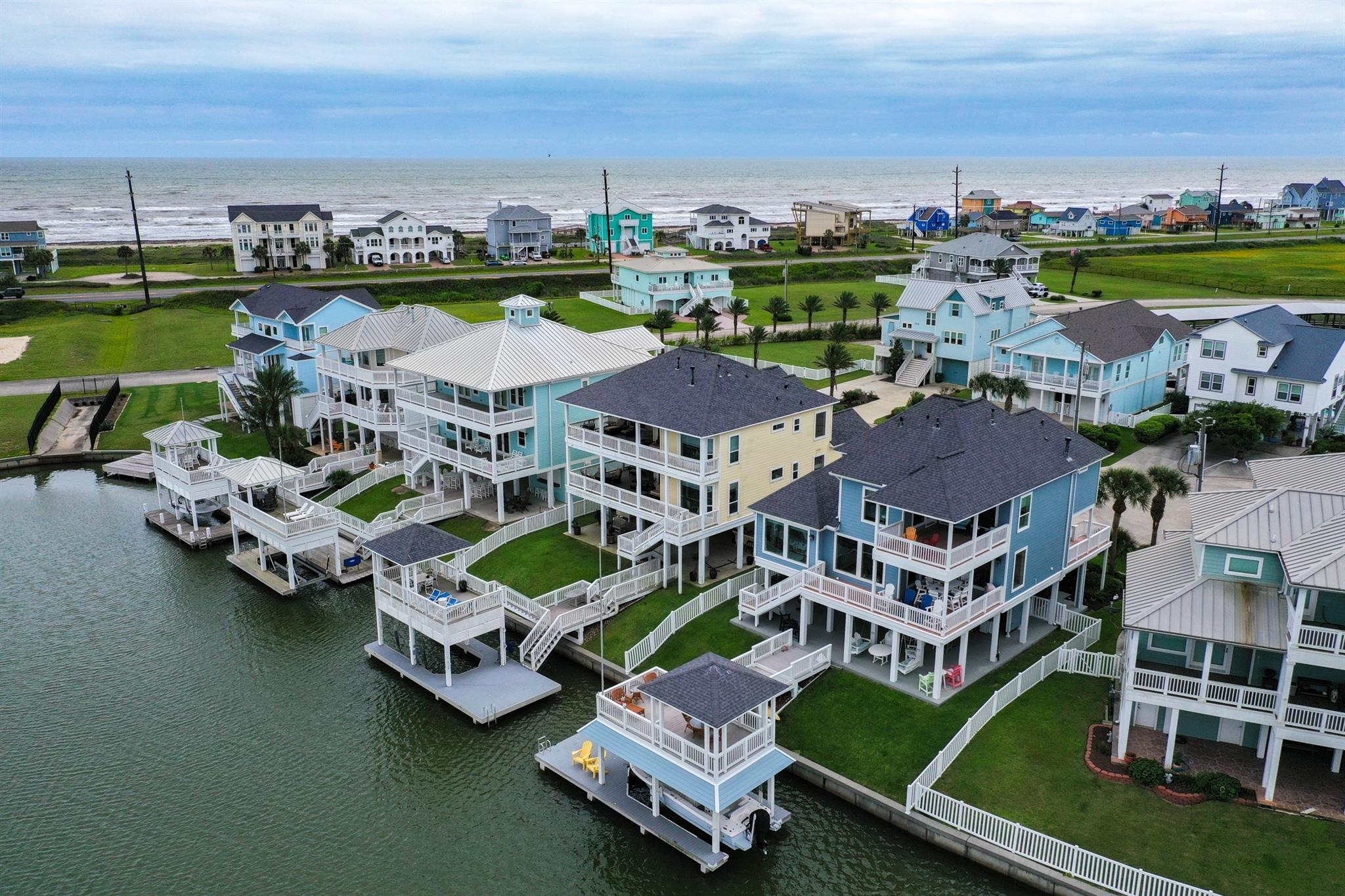 Galveston, Texas, 77554, United States, 4 Bedrooms Bedrooms, ,4 BathroomsBathrooms,Residential,Active,1943806