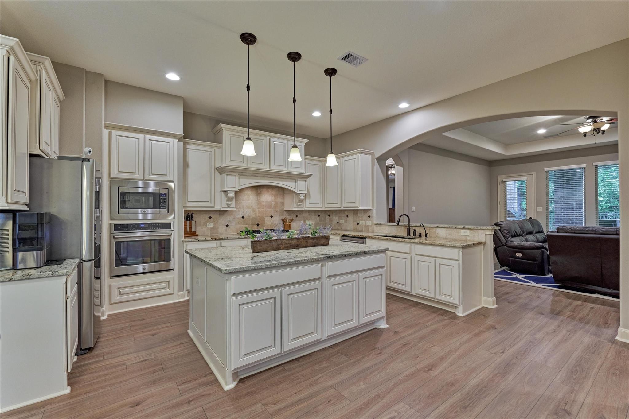 Montgomery, Texas, 77316, United States, 5 Bedrooms Bedrooms, ,4 BathroomsBathrooms,Residential,Active,1927663