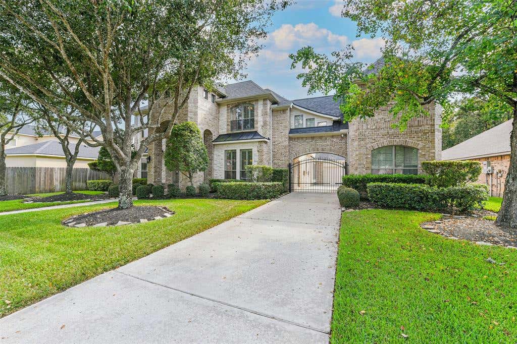 13318 GREENWOOD LAKES LN, HOUSTON, TX 77044, photo 1 of 50