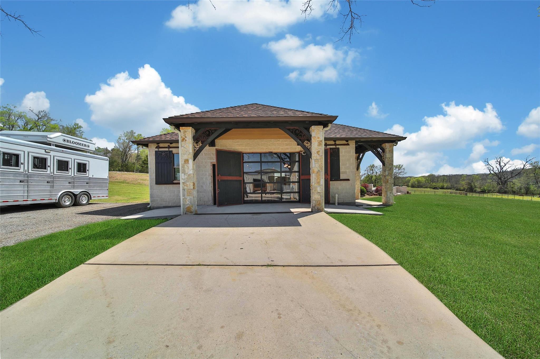 Montgomery, Texas, 77316, United States, 6 Bedrooms Bedrooms, ,6 BathroomsBathrooms,Residential,Active,1907981