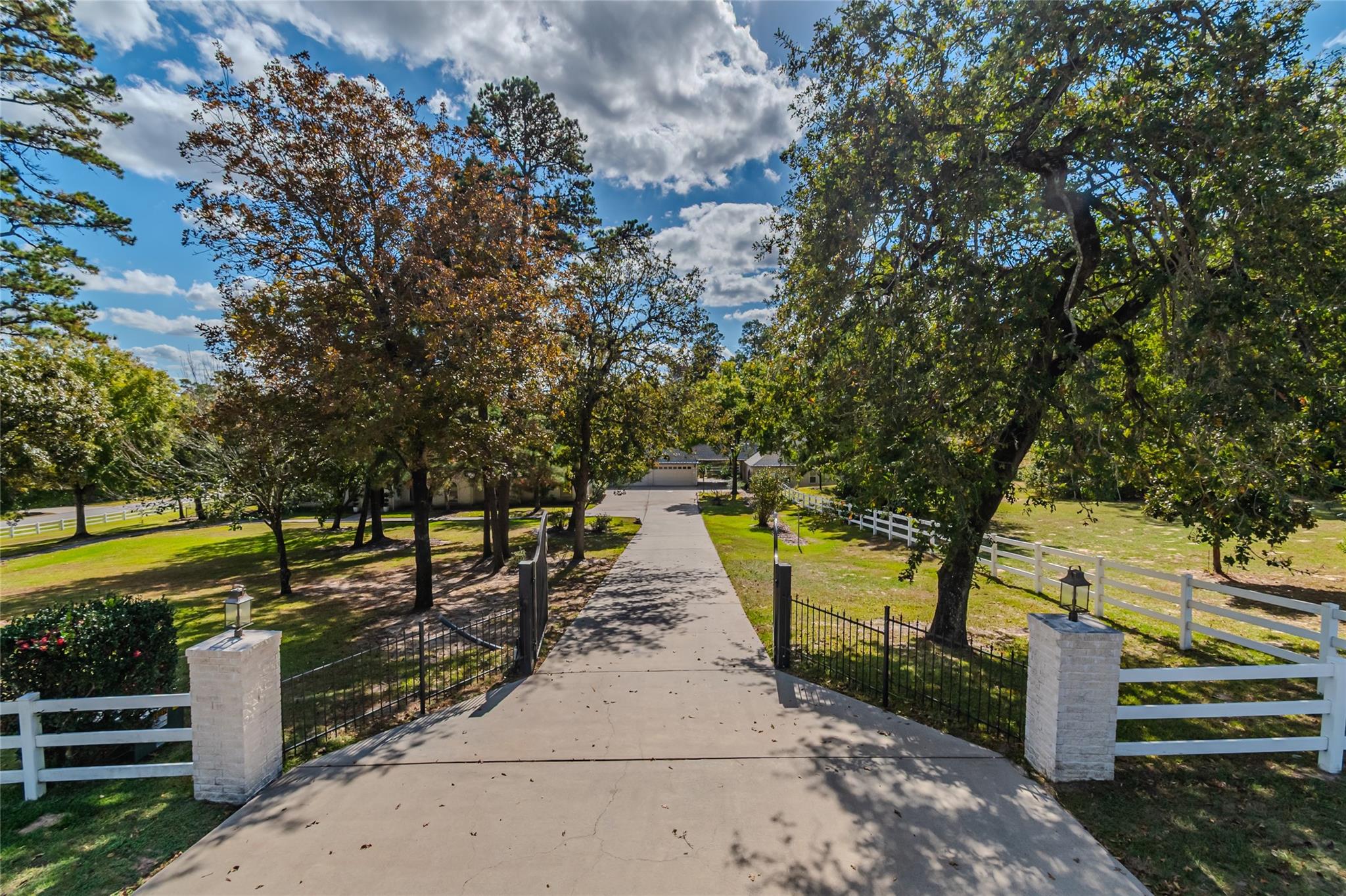 Montgomery, Texas, 77316, United States, 4 Bedrooms Bedrooms, ,7 BathroomsBathrooms,Residential,Active,1993945