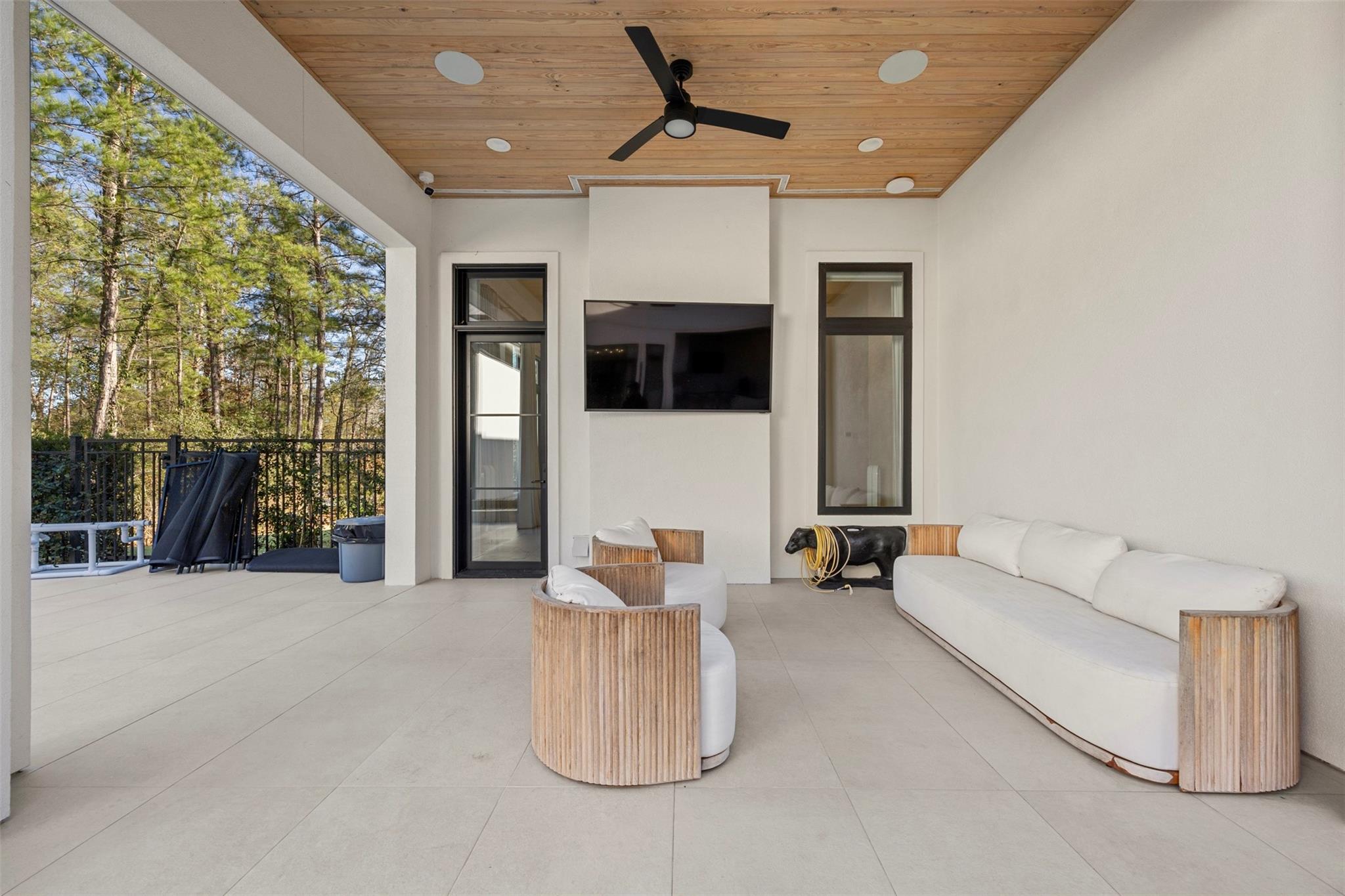 Montgomery, Texas, 77316, United States, 6 Bedrooms Bedrooms, ,7 BathroomsBathrooms,Residential,Active,2012208