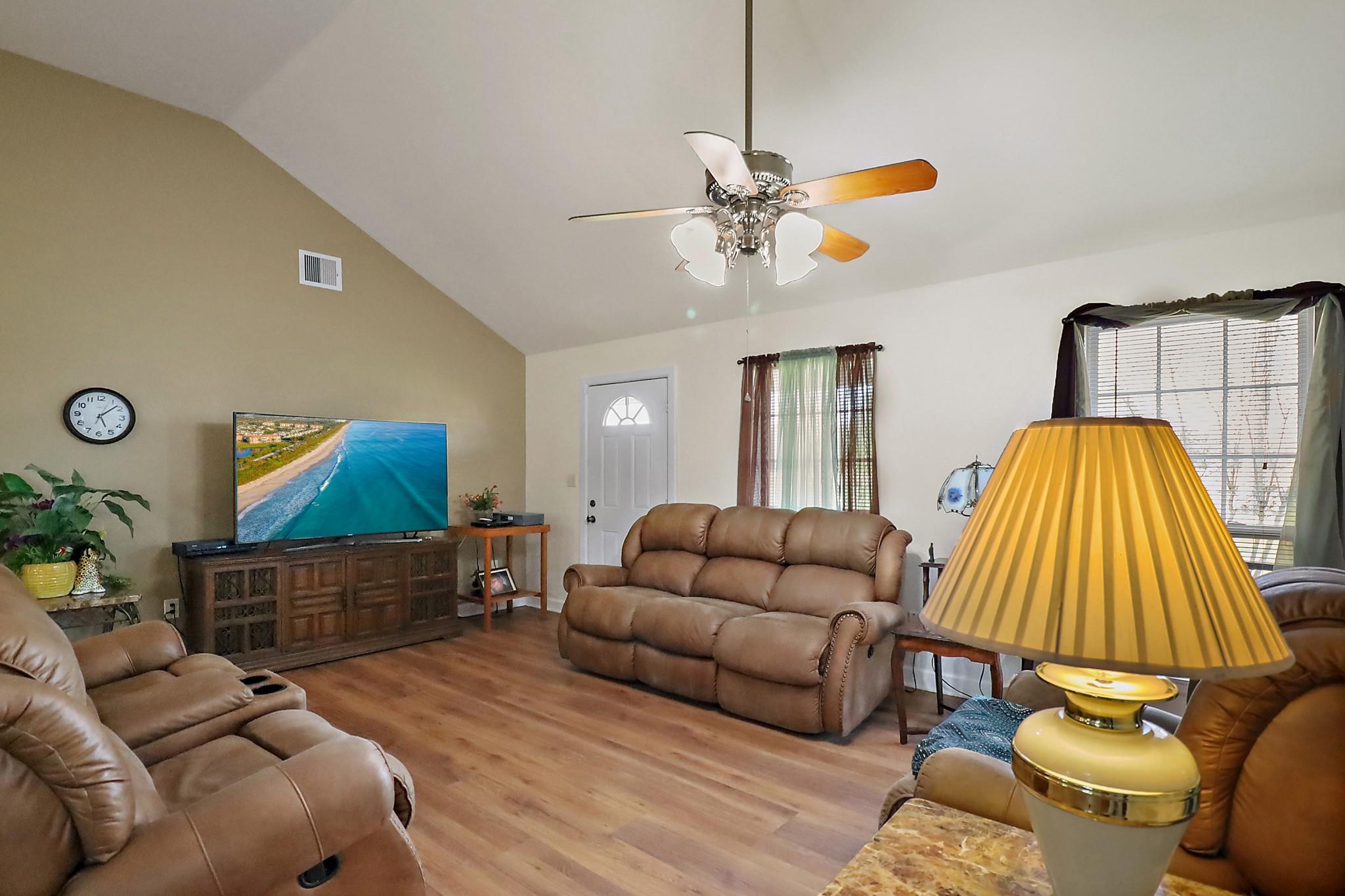 Crosby, Texas, 77532, United States, 4 Bedrooms Bedrooms, ,2 BathroomsBathrooms,Residential,Active,2003559