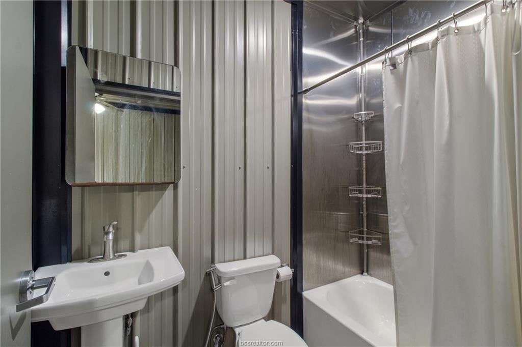 Bryan, Texas, 77845, United States, 4 Bedrooms Bedrooms, ,5 BathroomsBathrooms,Residential,Active,2012484