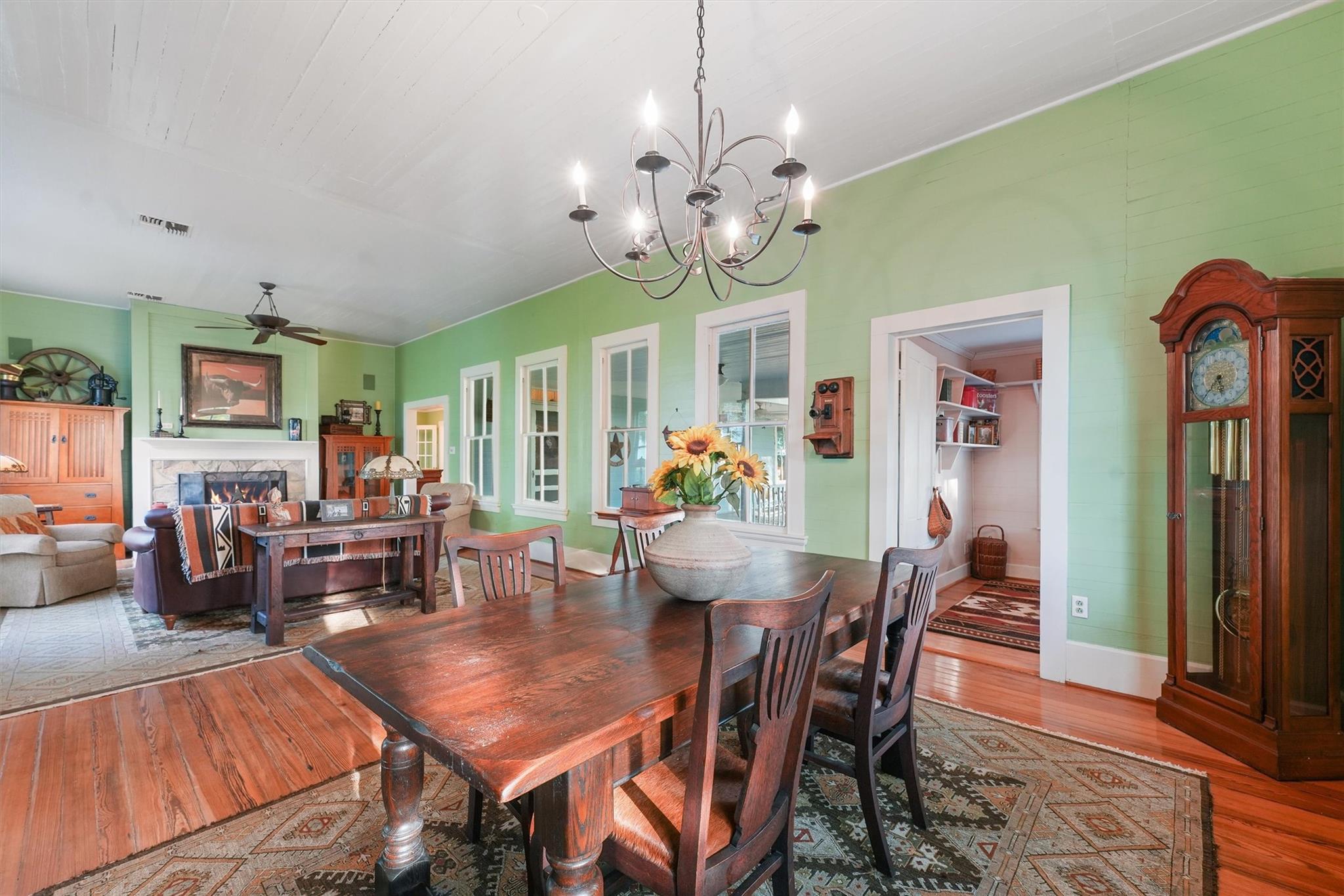 Brenham, Texas, 77833, United States, 3 Bedrooms Bedrooms, ,3 BathroomsBathrooms,Residential,Active,1920281