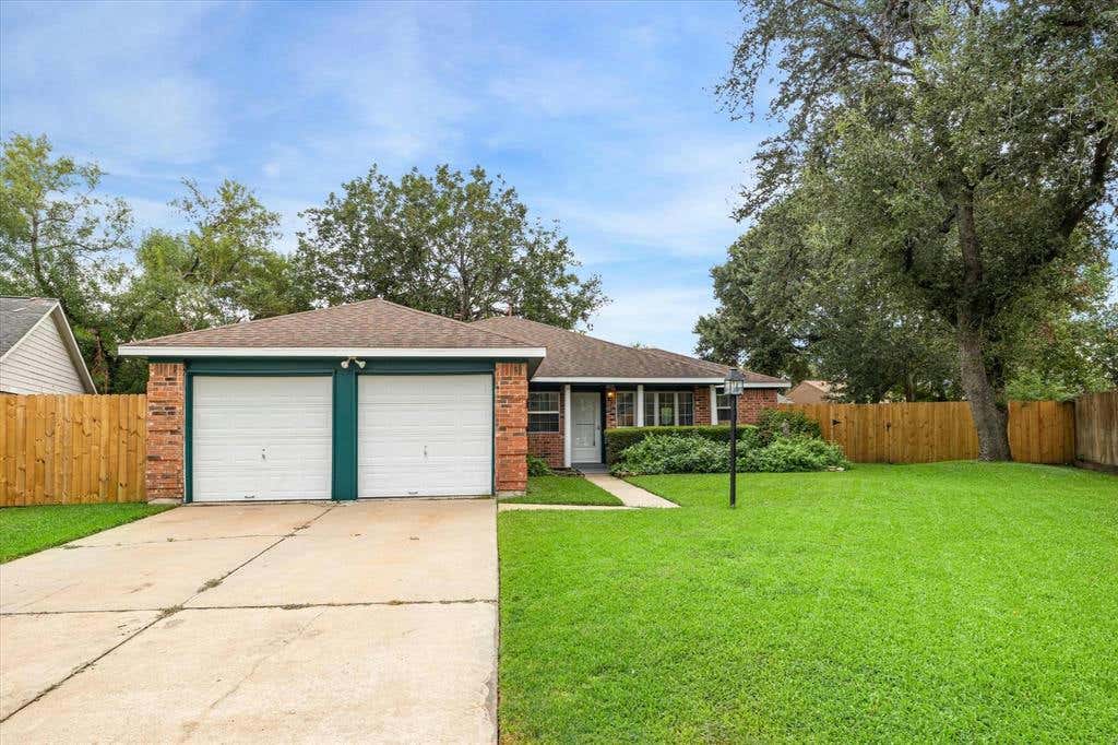 10107 SAGEBURROW DR, HOUSTON, TX 77089, photo 1 of 32