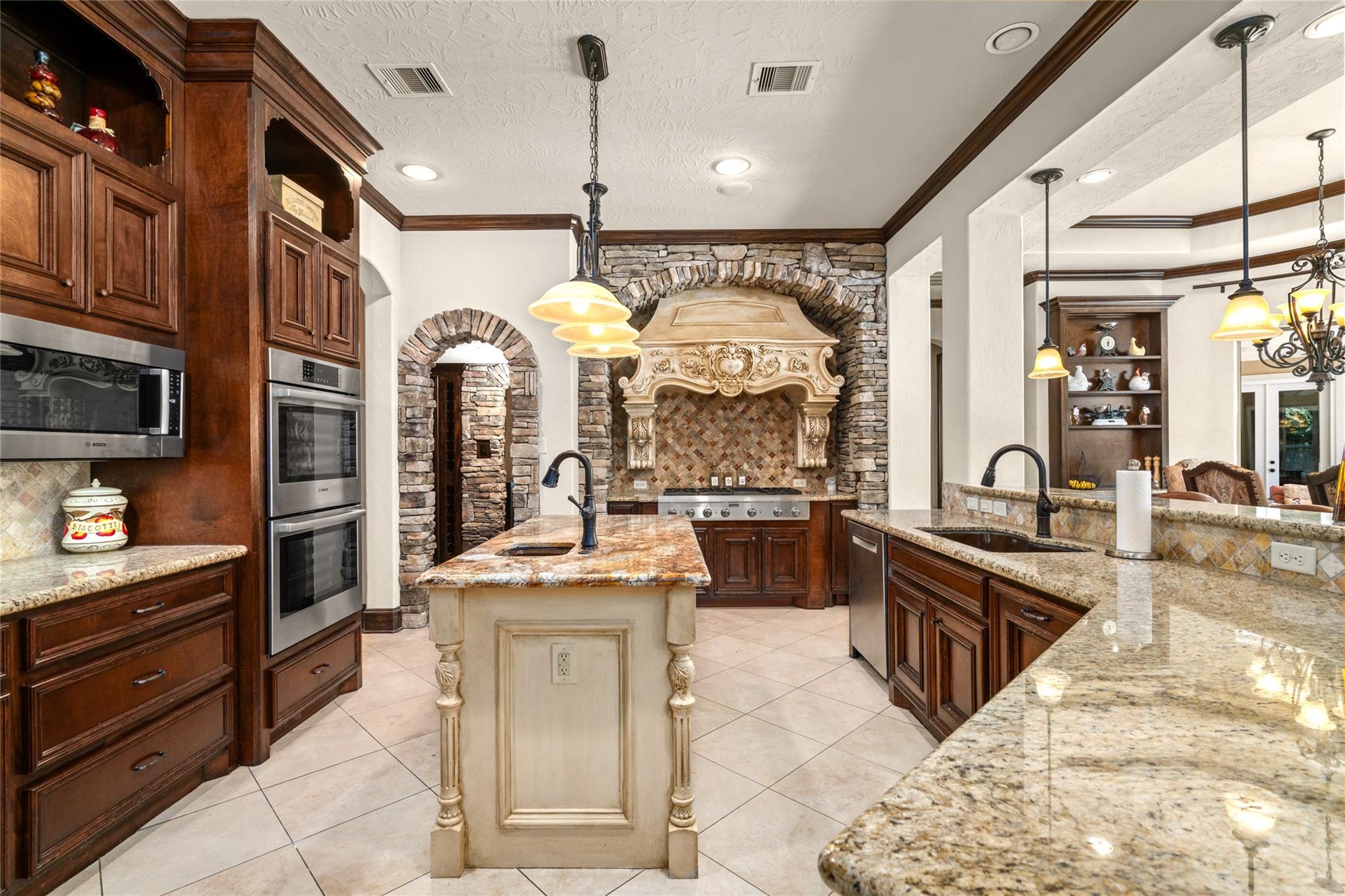 Humble, Texas, 77346, United States, 5 Bedrooms Bedrooms, ,8 BathroomsBathrooms,Residential,Active,1952313