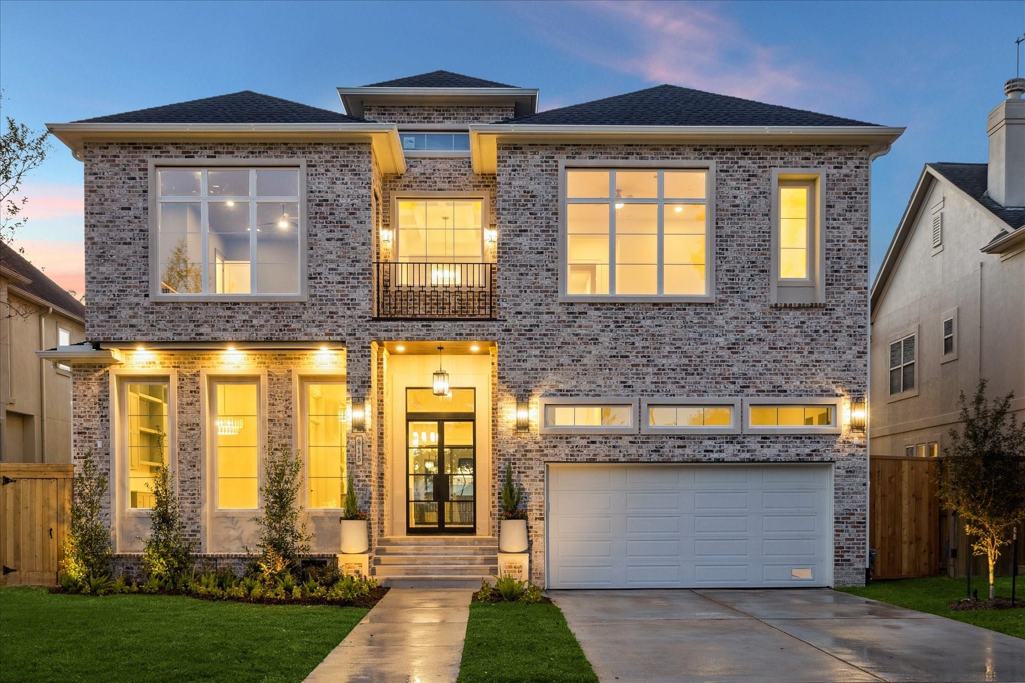 Bellaire, Texas, 77401, United States, 4 Bedrooms Bedrooms, ,6 BathroomsBathrooms,Residential,Pending,2001061