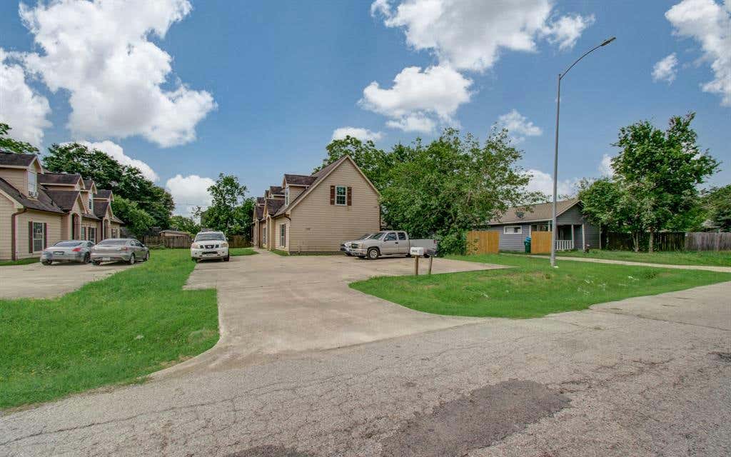 5016 HIGGINS ST, HOUSTON, TX 77033, photo 1 of 10