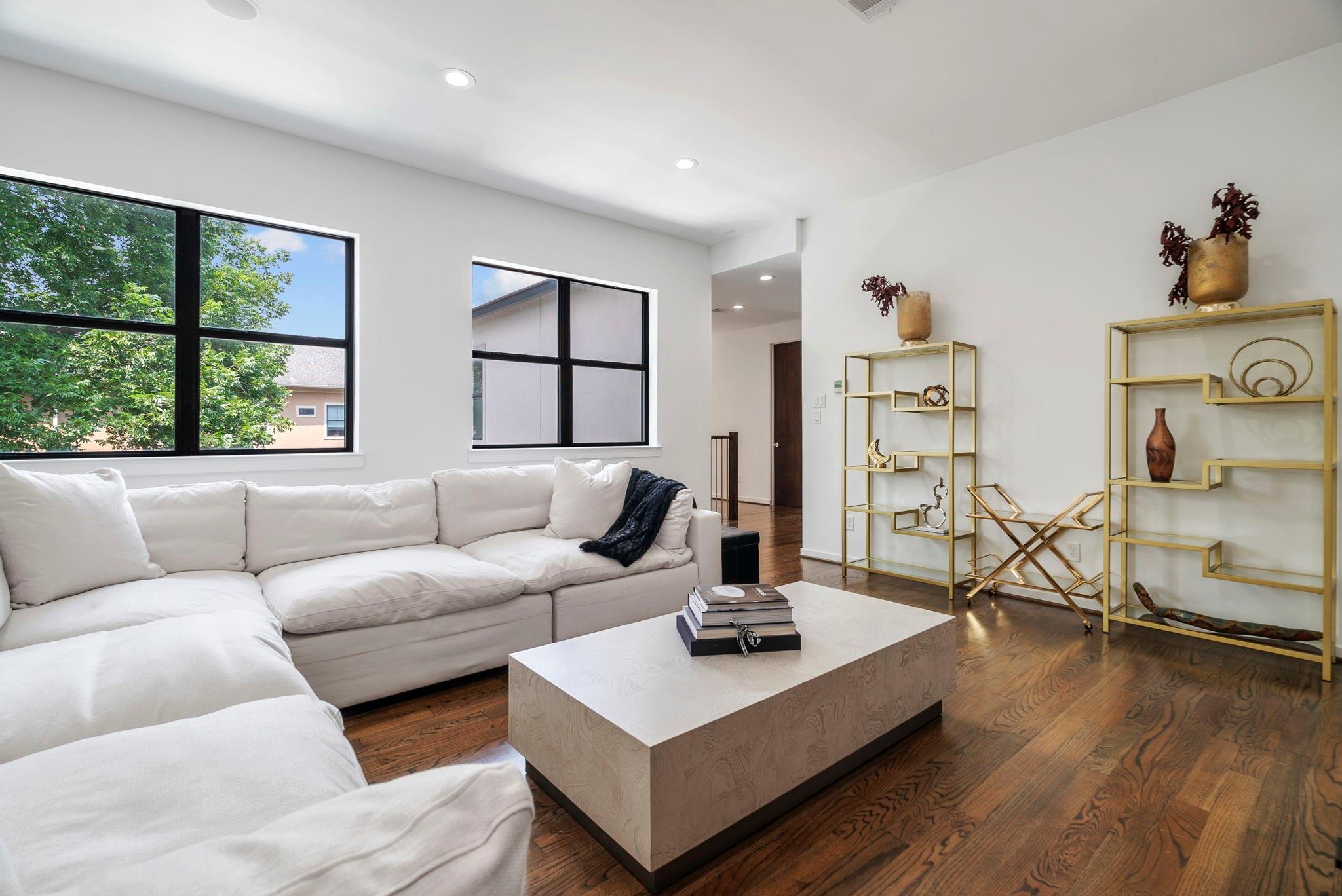 Houston, Texas, 77027, United States, 5 Bedrooms Bedrooms, ,4 BathroomsBathrooms,Residential,Active,1839723