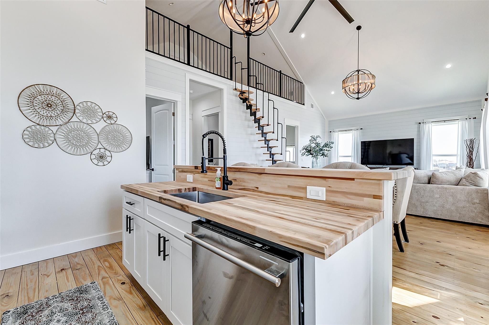 Gilchrist, Texas, 77617, United States, 3 Bedrooms Bedrooms, ,4 BathroomsBathrooms,Residential,Active,1761250