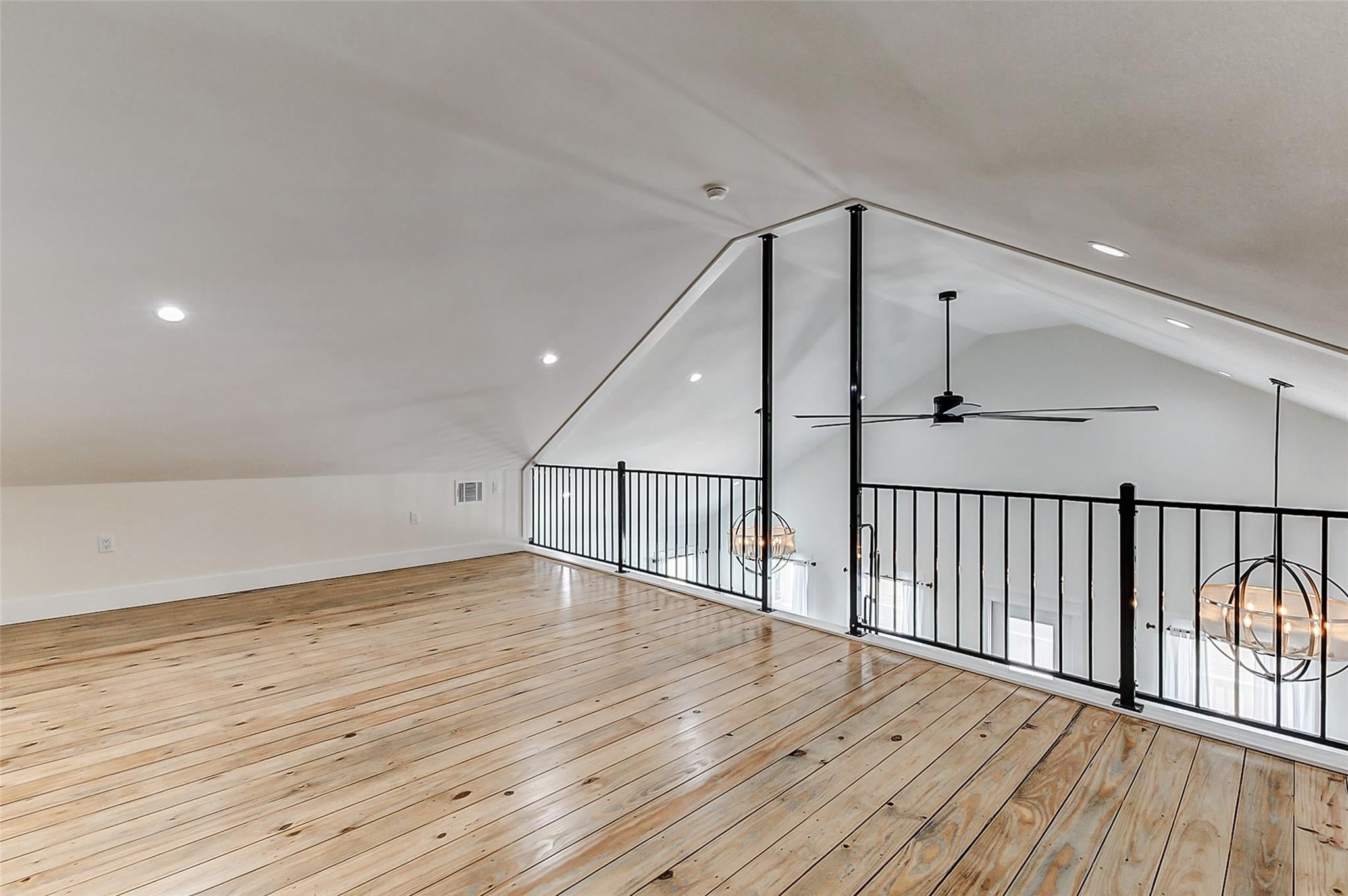 Gilchrist, Texas, 77617, United States, 3 Bedrooms Bedrooms, ,4 BathroomsBathrooms,Residential,Active,1761250