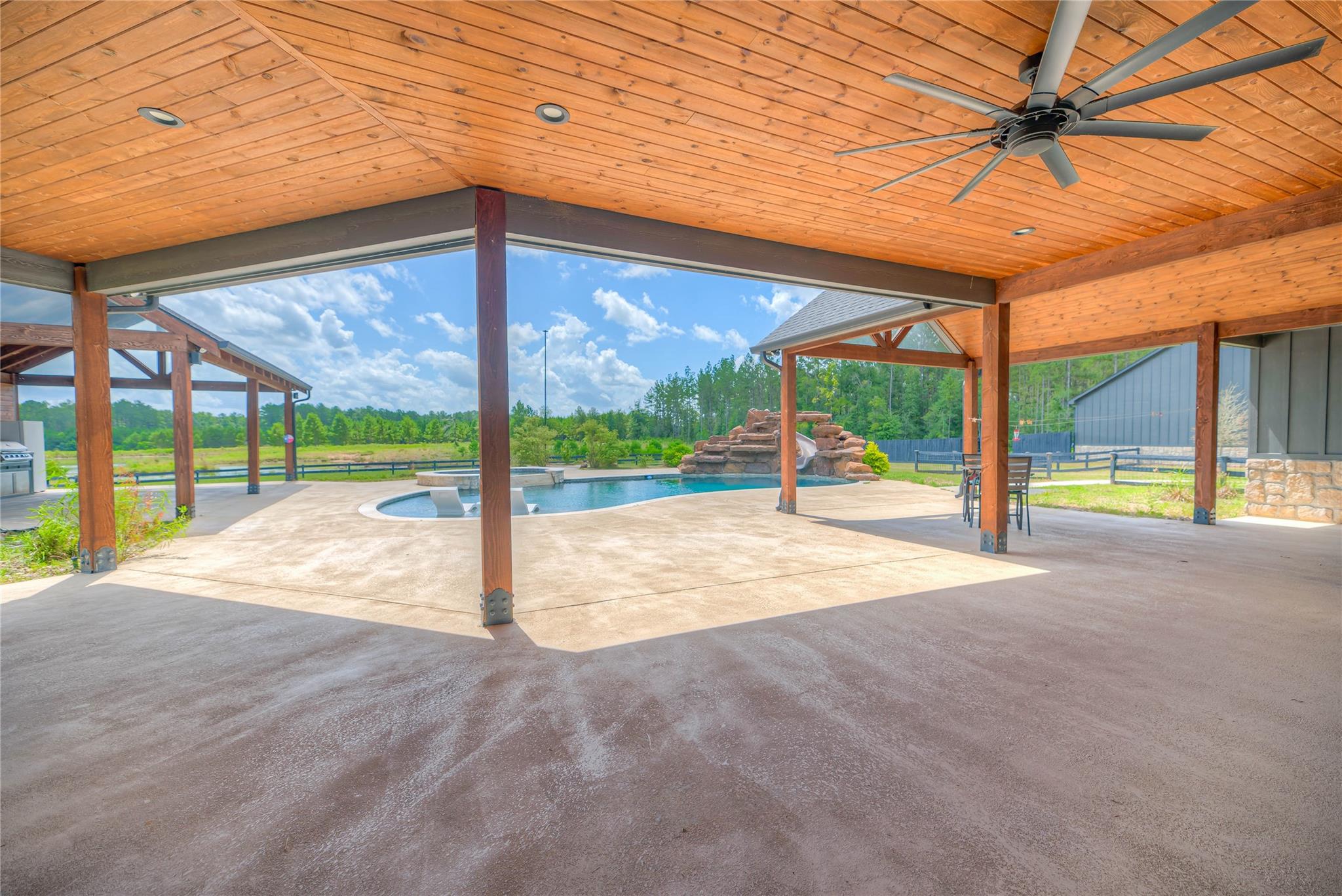 Livingston, Texas, 77351, United States, 5 Bedrooms Bedrooms, ,6 BathroomsBathrooms,Residential,Active,1905360