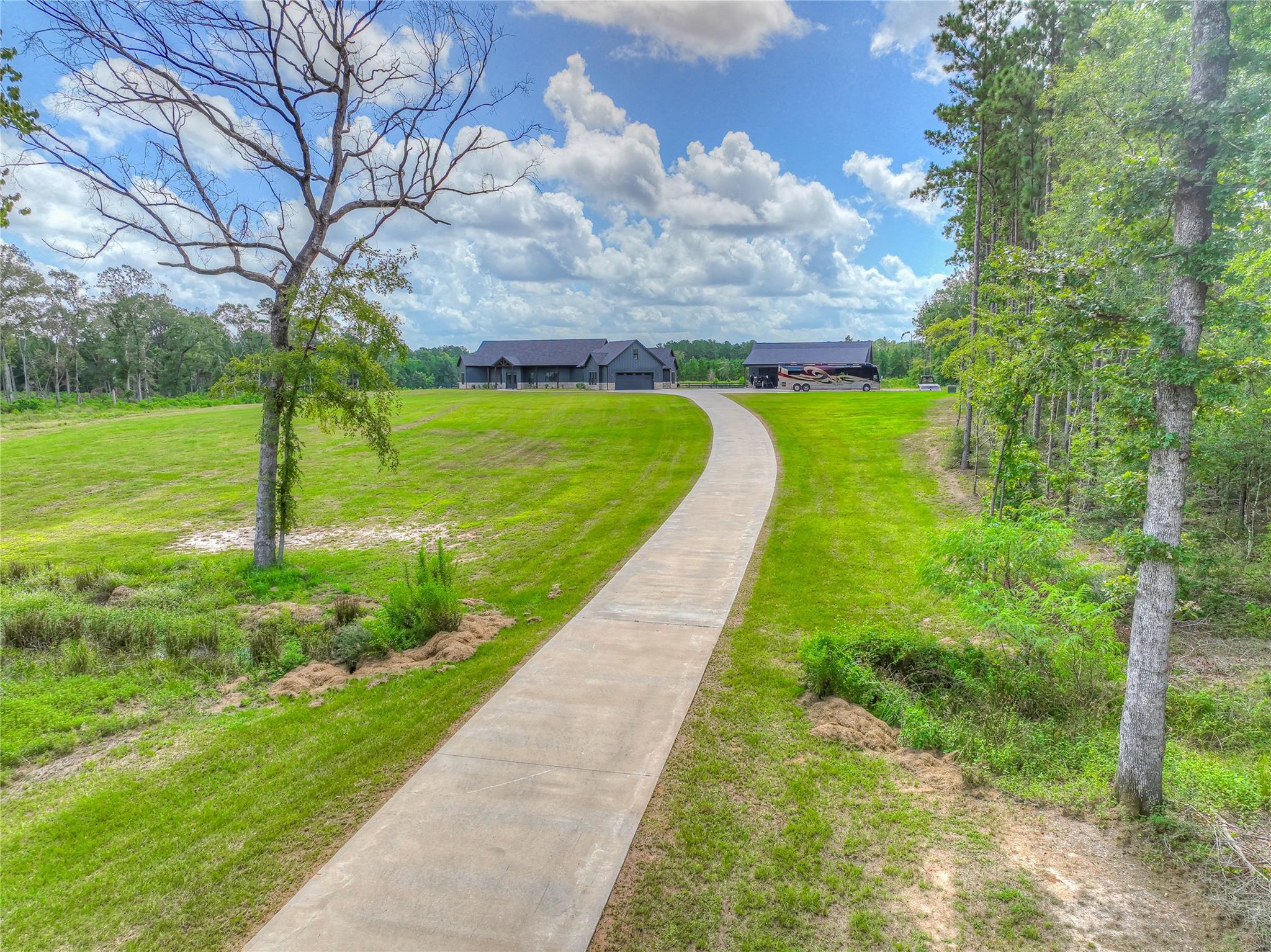 Livingston, Texas, 77351, United States, 5 Bedrooms Bedrooms, ,6 BathroomsBathrooms,Residential,Active,1905360