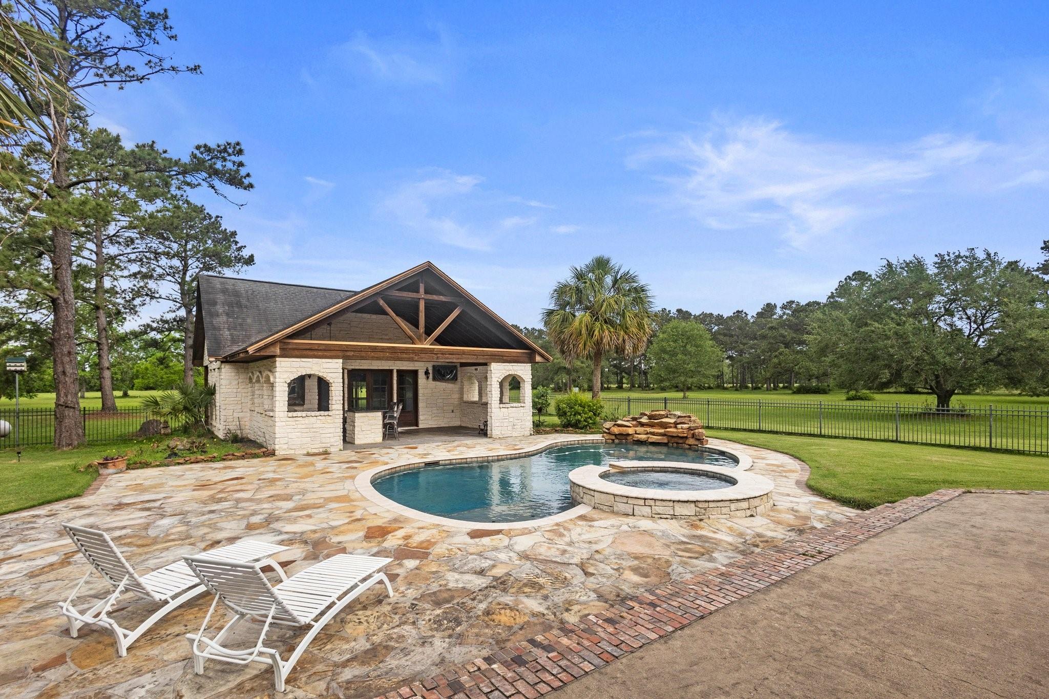 Winnie, Texas, 77665, United States, 3 Bedrooms Bedrooms, ,4 BathroomsBathrooms,Residential,Active,2009857