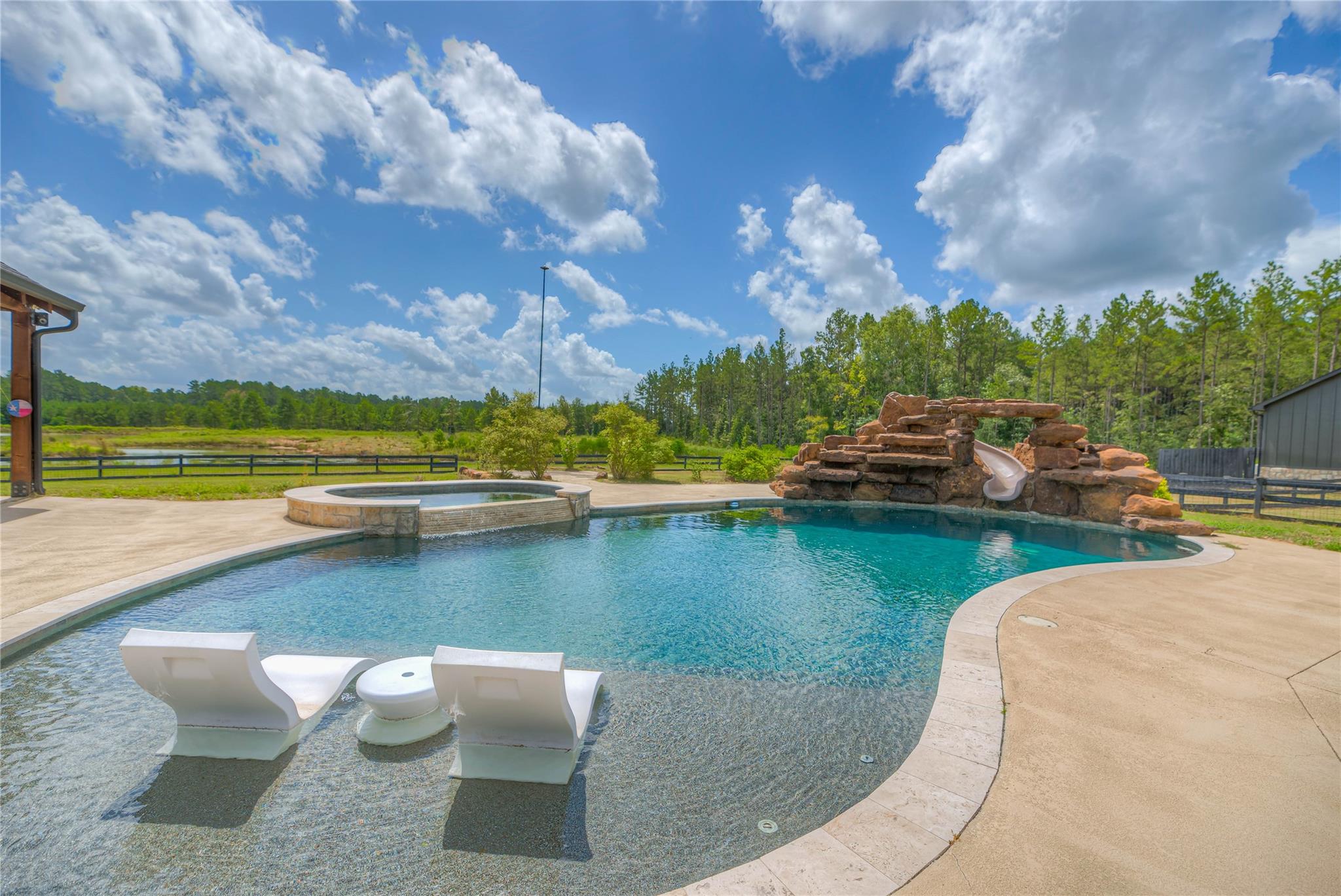Livingston, Texas, 77351, United States, 5 Bedrooms Bedrooms, ,6 BathroomsBathrooms,Residential,Active,1905360