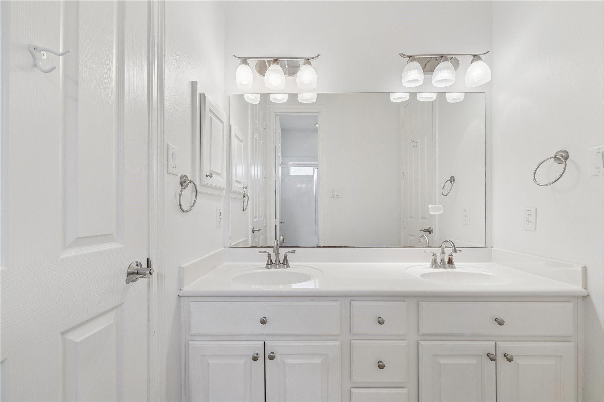 Sugar Land, Texas, 77479, United States, 5 Bedrooms Bedrooms, ,5 BathroomsBathrooms,Residential,Active,2007093