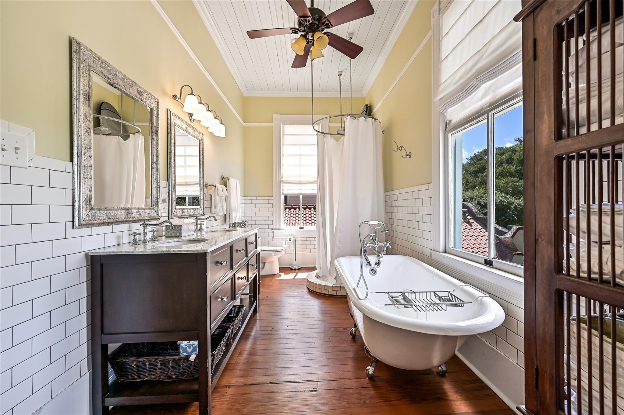 Galveston, Texas, 77550, United States, 6 Bedrooms Bedrooms, ,4 BathroomsBathrooms,Residential,Active,1899876