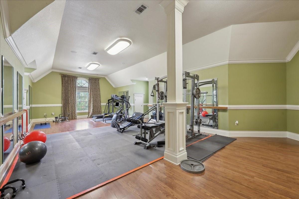 Beaumont, Texas, 77707, United States, 6 Bedrooms Bedrooms, ,10 BathroomsBathrooms,Residential,Active,1862916