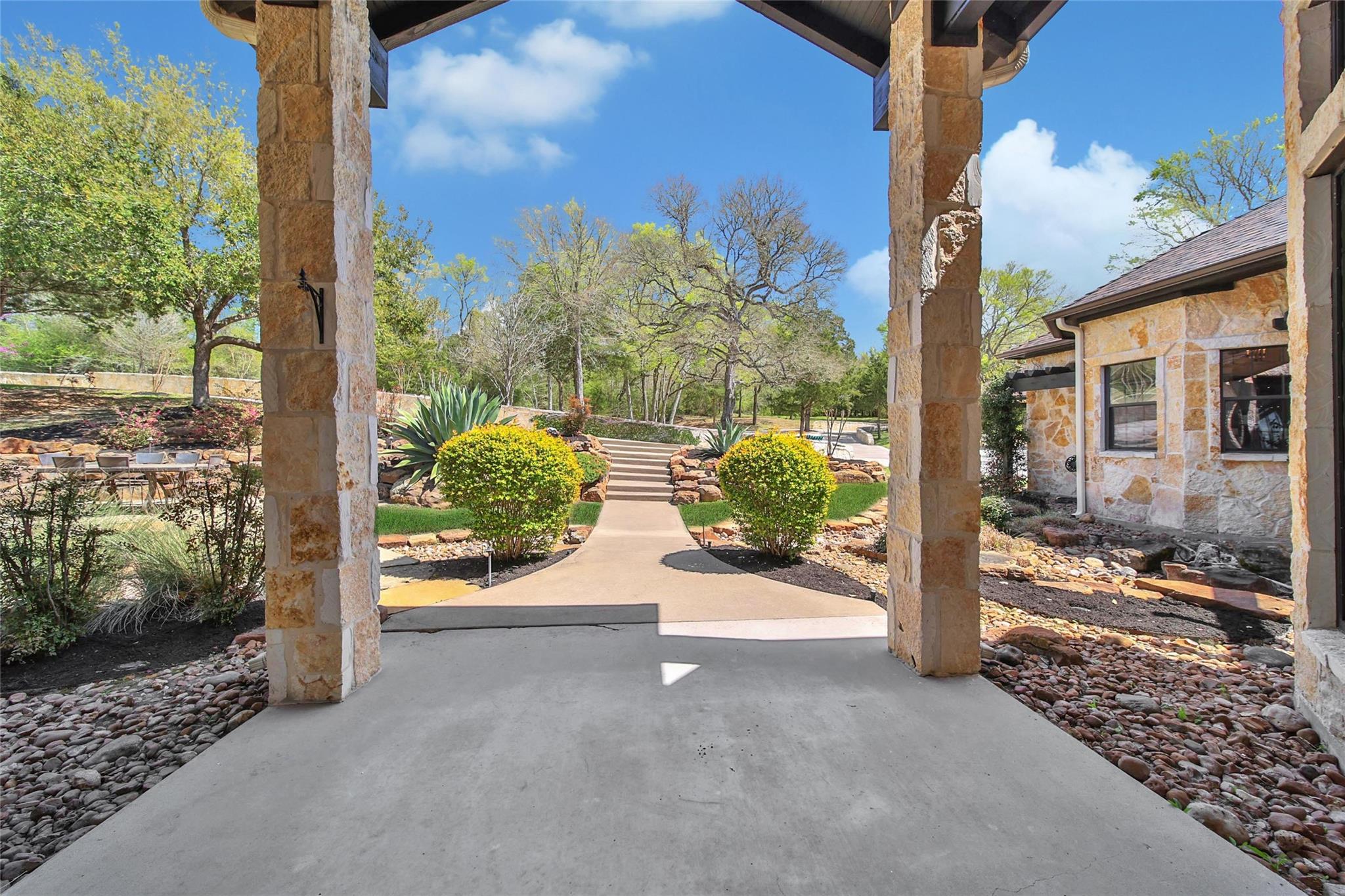 Montgomery, Texas, 77316, United States, 6 Bedrooms Bedrooms, ,6 BathroomsBathrooms,Residential,Active,1907981