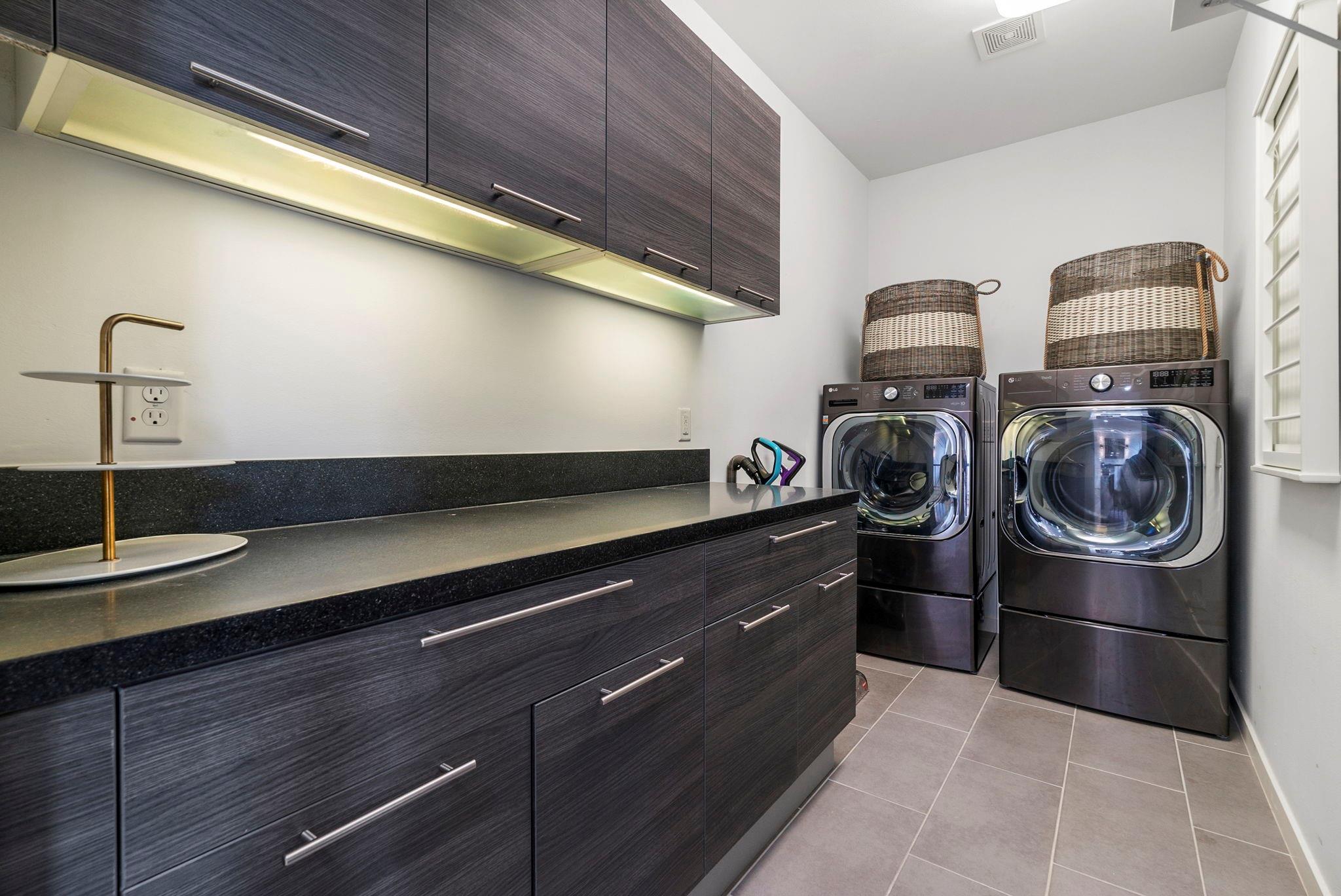 Houston, Texas, 77027, United States, 5 Bedrooms Bedrooms, ,4 BathroomsBathrooms,Residential,Active,1839723