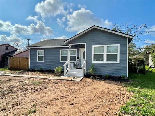 143 HUISACHE ST, LAKE JACKSON, TX 77566 - Image 1