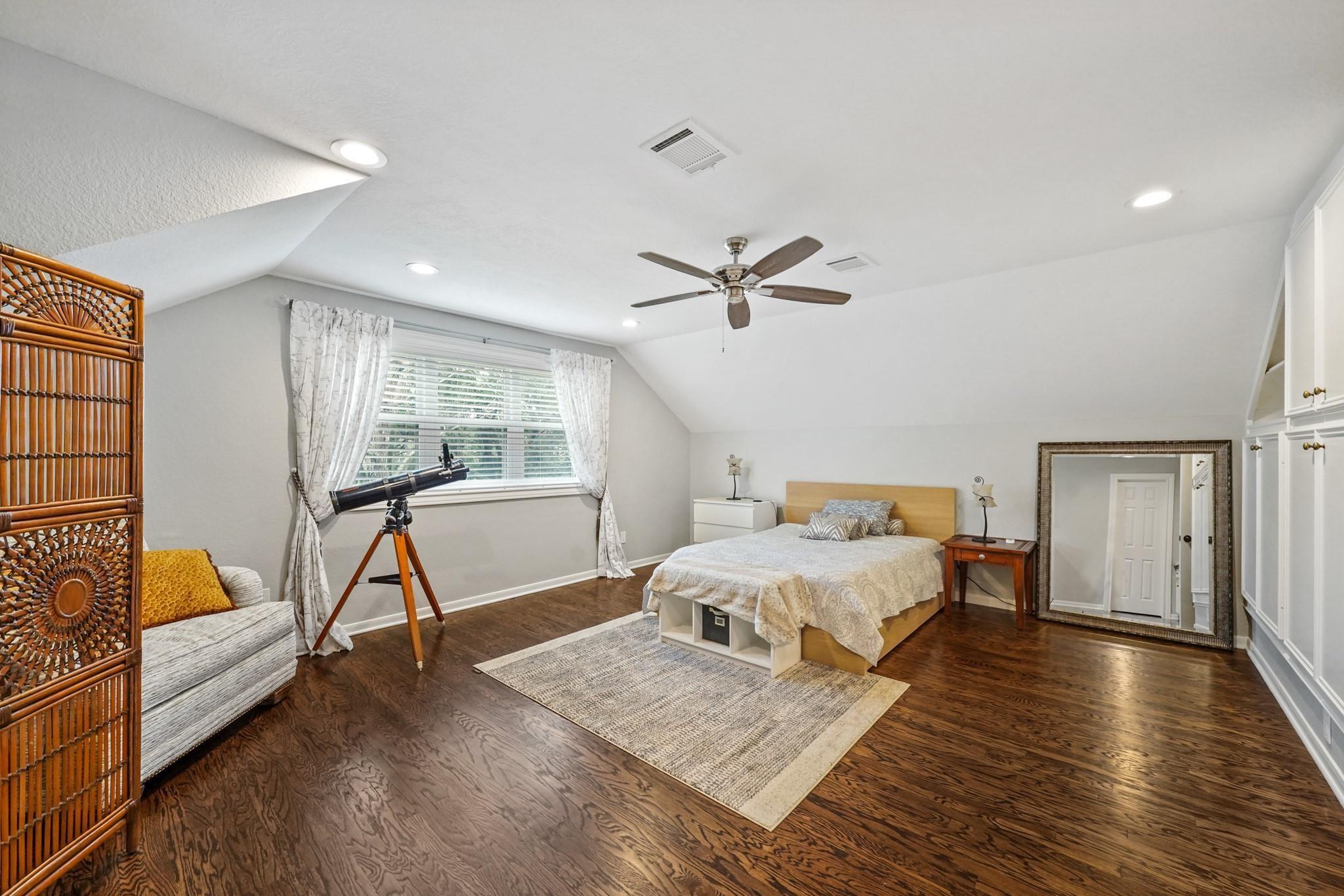 Sugar Land, Texas, 77479, United States, 5 Bedrooms Bedrooms, ,4 BathroomsBathrooms,Residential,Active,1884873