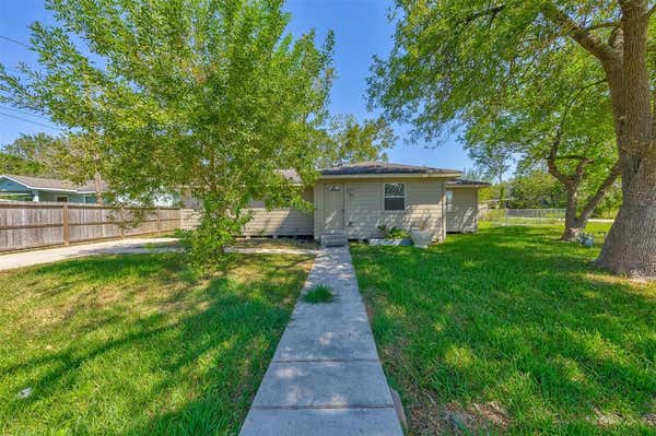 2217 AVENUE F, DICKINSON, TX 77539, photo 2 of 27