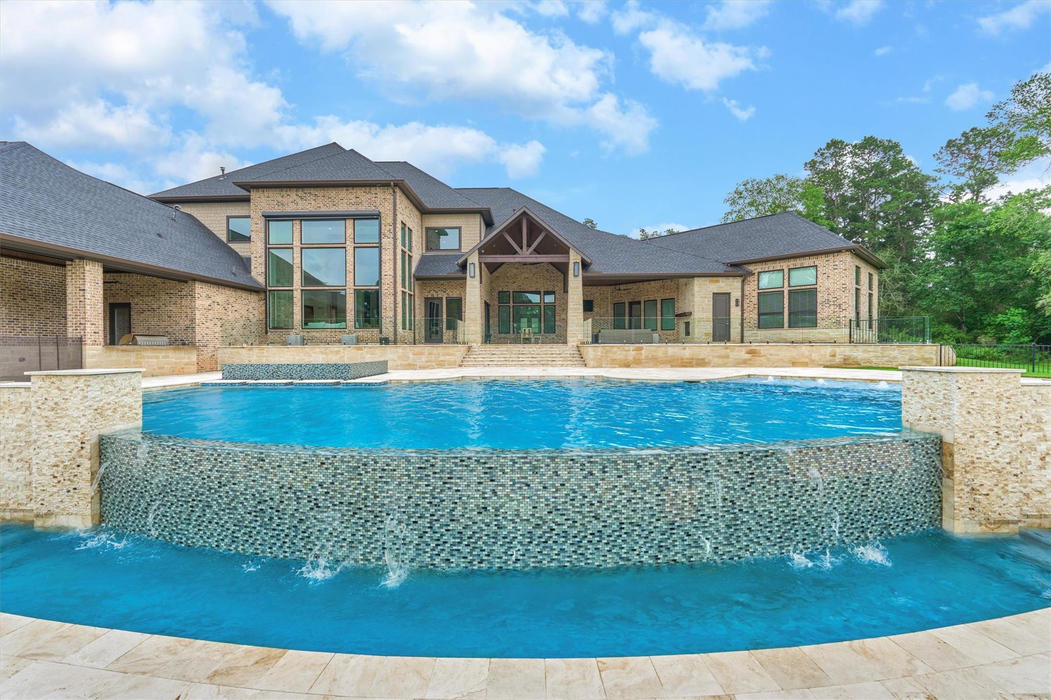 Montgomery, Texas, 77316, United States, 5 Bedrooms Bedrooms, ,8 BathroomsBathrooms,Residential,Active,1953008