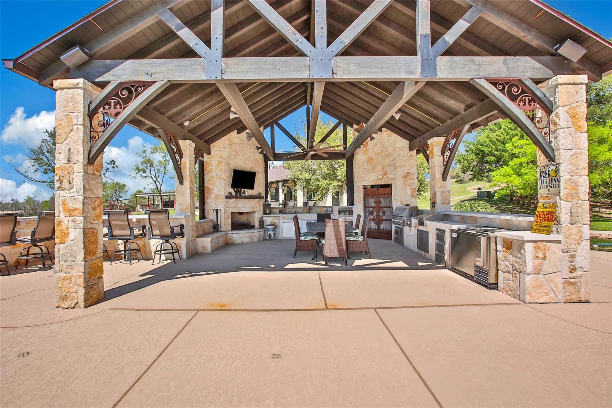 Montgomery, Texas, 77316, United States, 6 Bedrooms Bedrooms, ,6 BathroomsBathrooms,Residential,Active,1907981