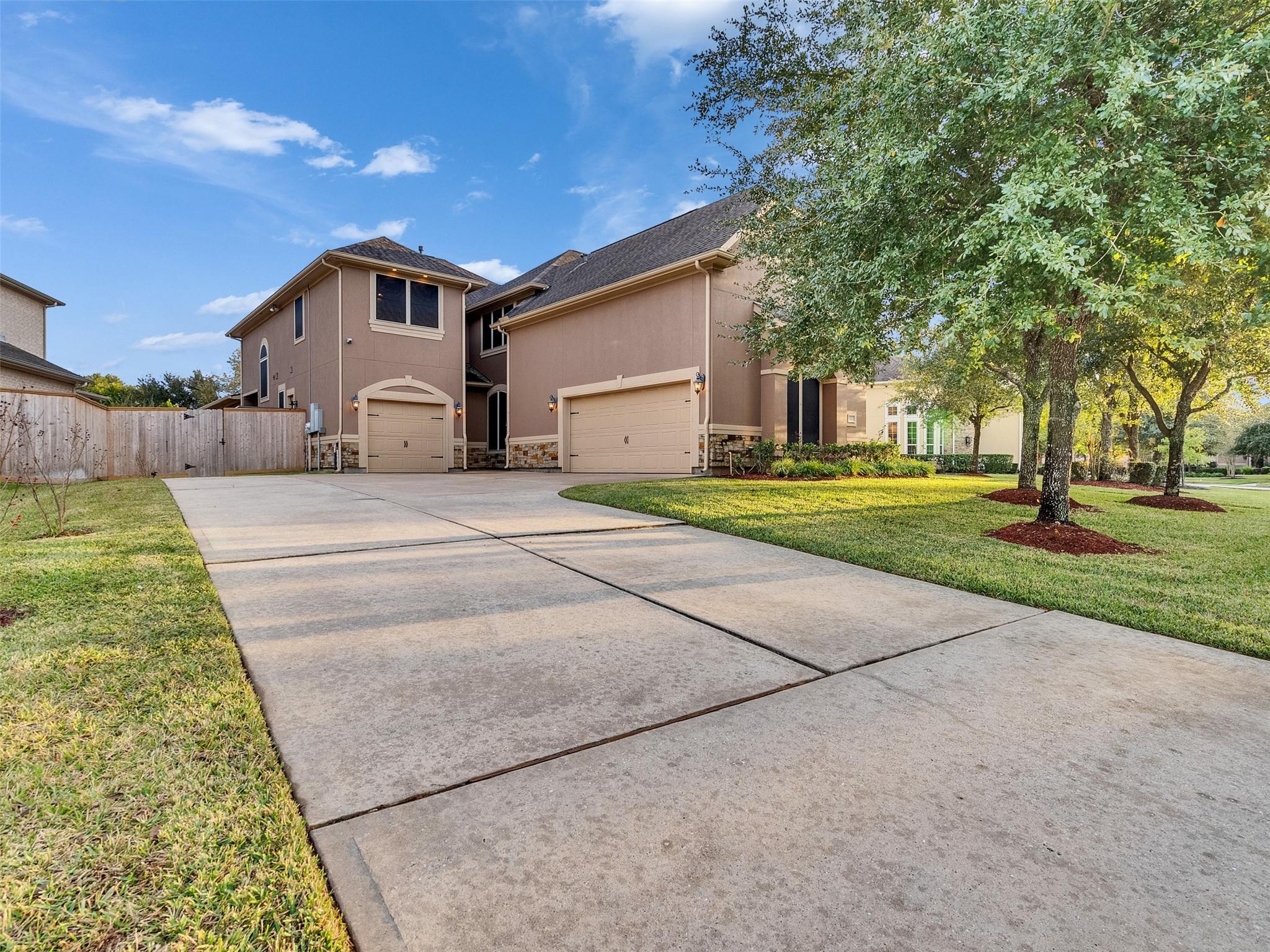 Friendswood, Texas, 77546, United States, 5 Bedrooms Bedrooms, ,5 BathroomsBathrooms,Residential,Active,1971772