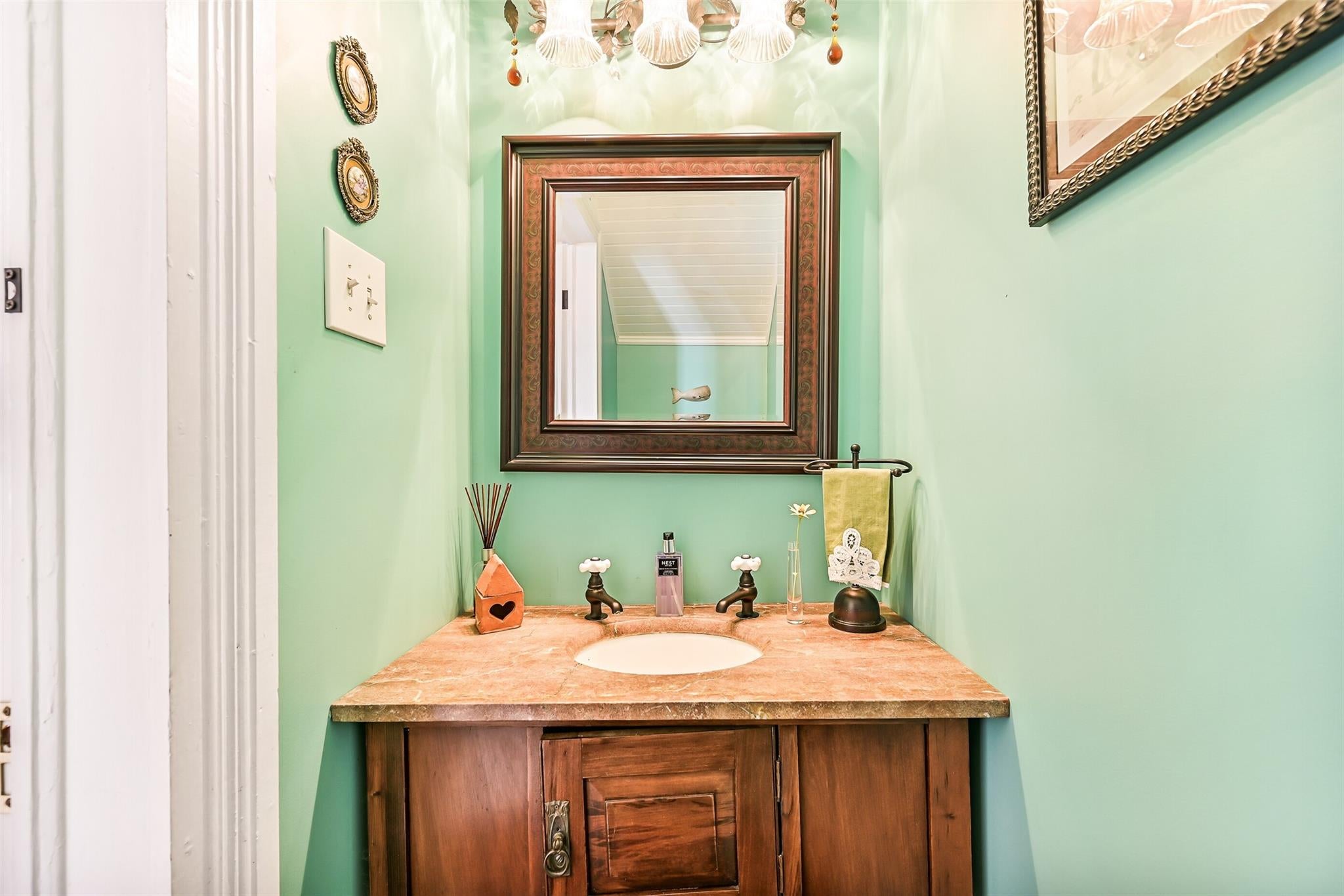 Galveston, Texas, 77550, United States, 6 Bedrooms Bedrooms, ,4 BathroomsBathrooms,Residential,Active,1899876