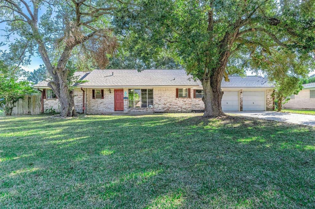 2609 LAKE PARK DR, LA MARQUE, TX 77568, photo 1 of 28