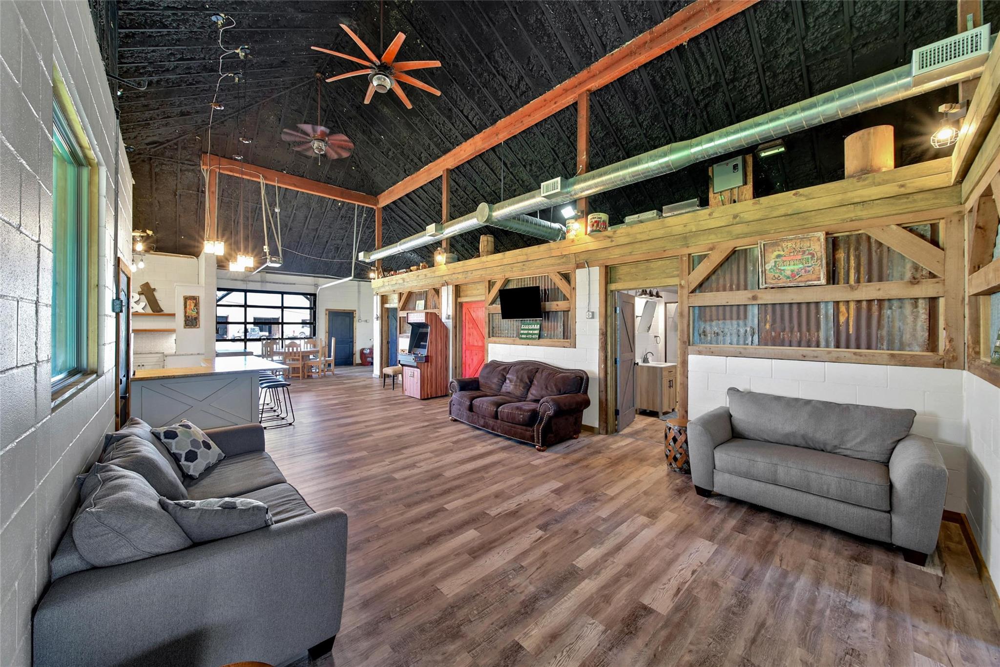 Montgomery, Texas, 77316, United States, 6 Bedrooms Bedrooms, ,6 BathroomsBathrooms,Residential,Active,1907981