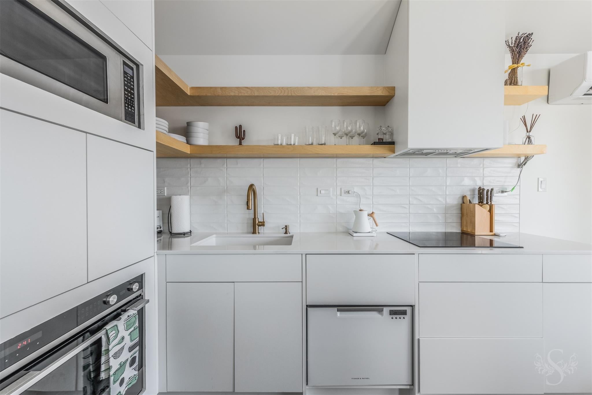 Galveston, Texas, 77550, United States, 4 Bedrooms Bedrooms, ,2 BathroomsBathrooms,Residential,Active,1885028