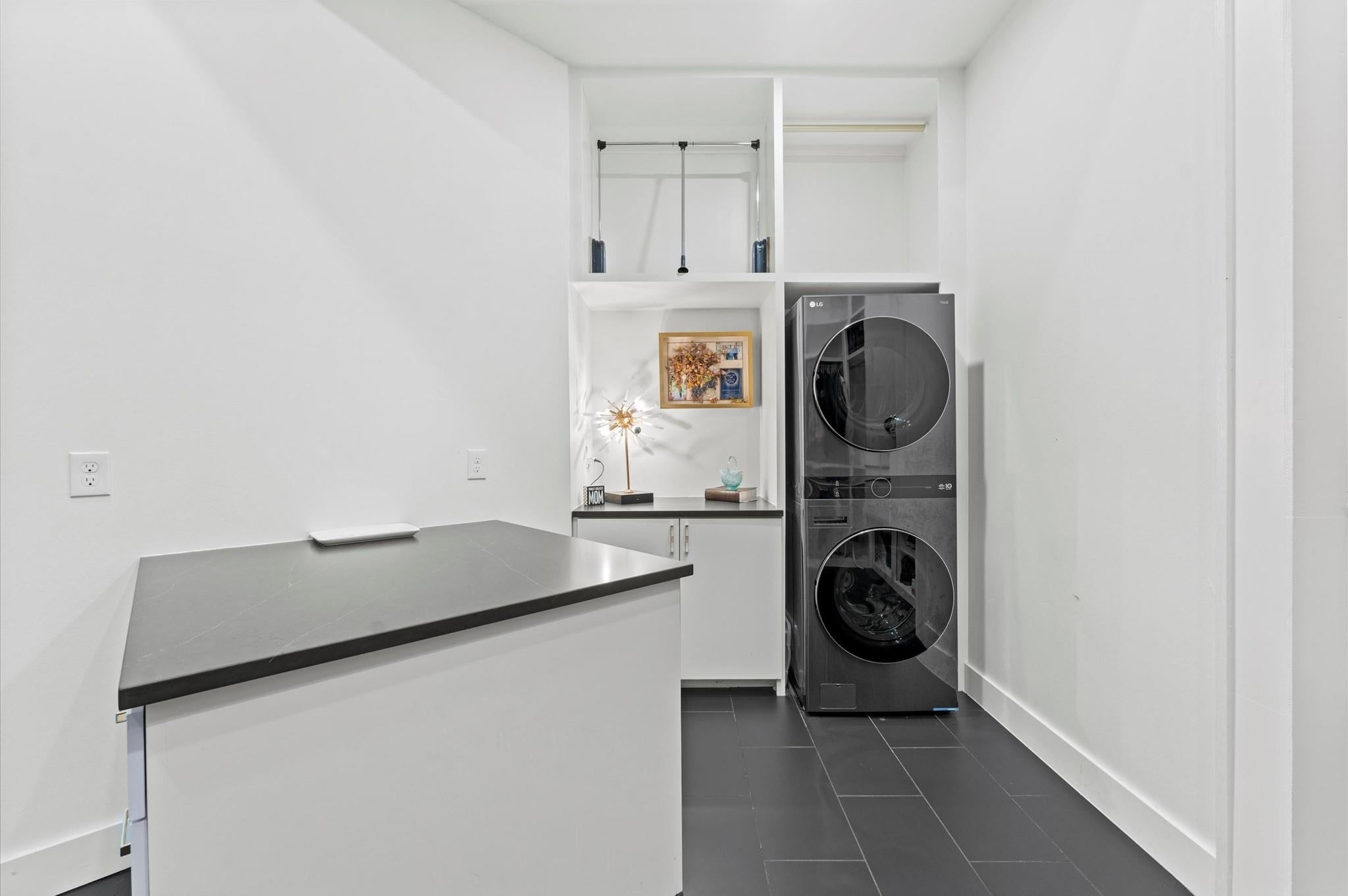 Montgomery, Texas, 77316, United States, 5 Bedrooms Bedrooms, ,7 BathroomsBathrooms,Residential,Active,1963409