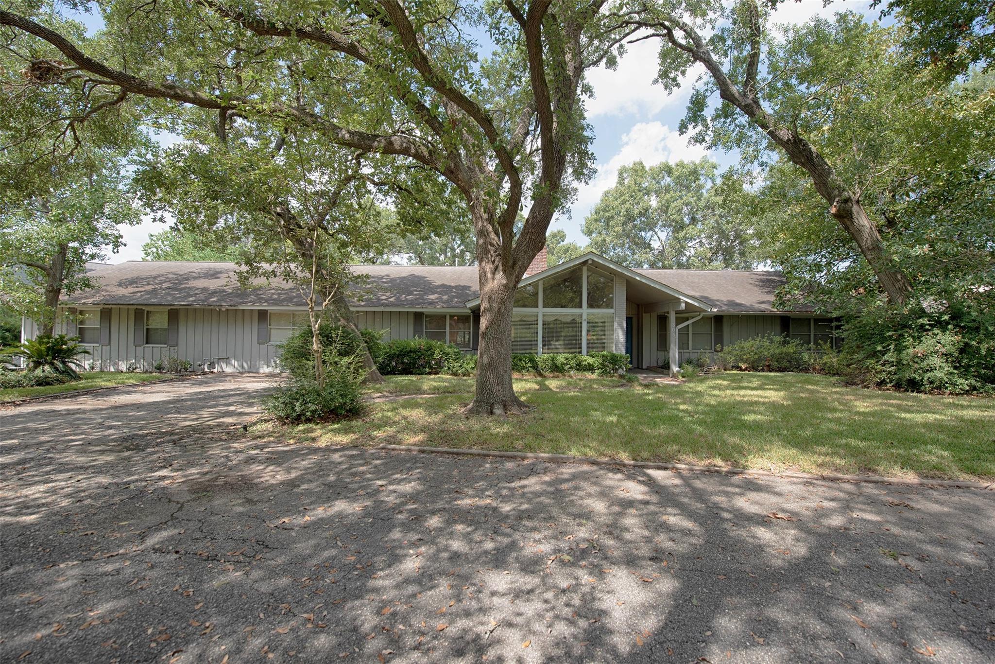Taylor Lake Village, Texas, 77586, United States, 3 Bedrooms Bedrooms, ,3 BathroomsBathrooms,Residential,Active,1953995